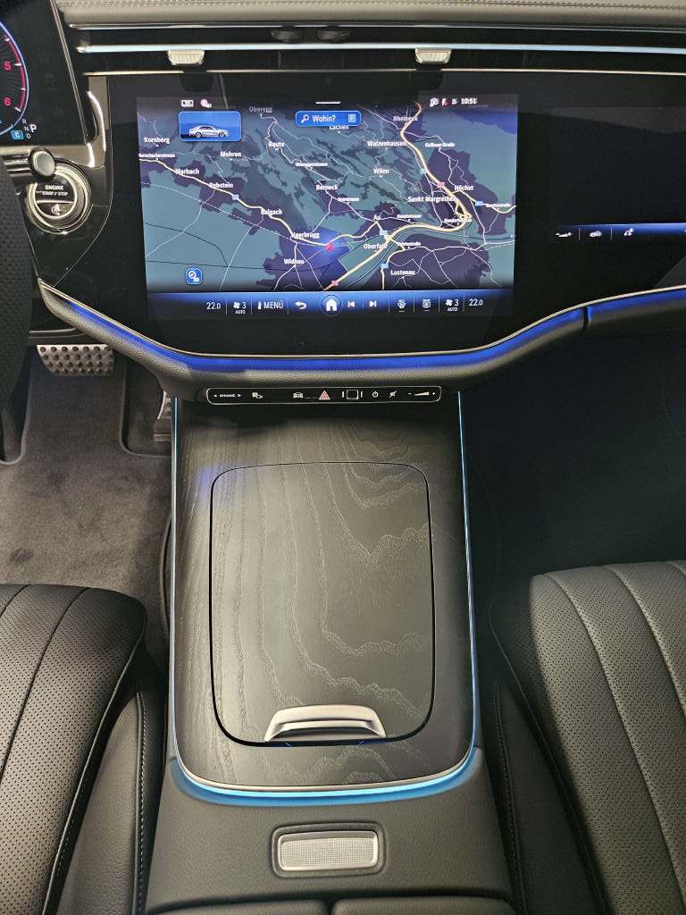 MERCEDES-BENZ E 220 d 4Matic AMG Line Limousine-image-10