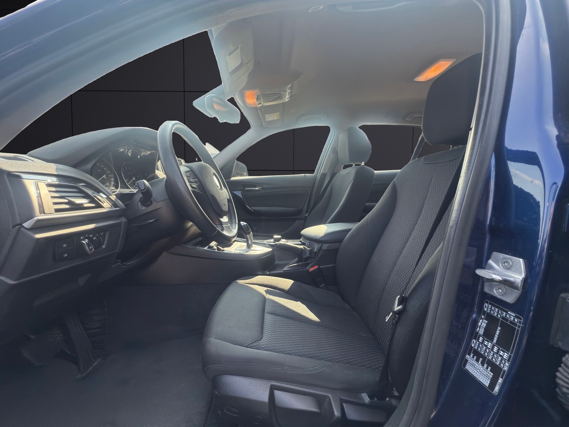 BMW 118i Sport Line Steptronic-image-15