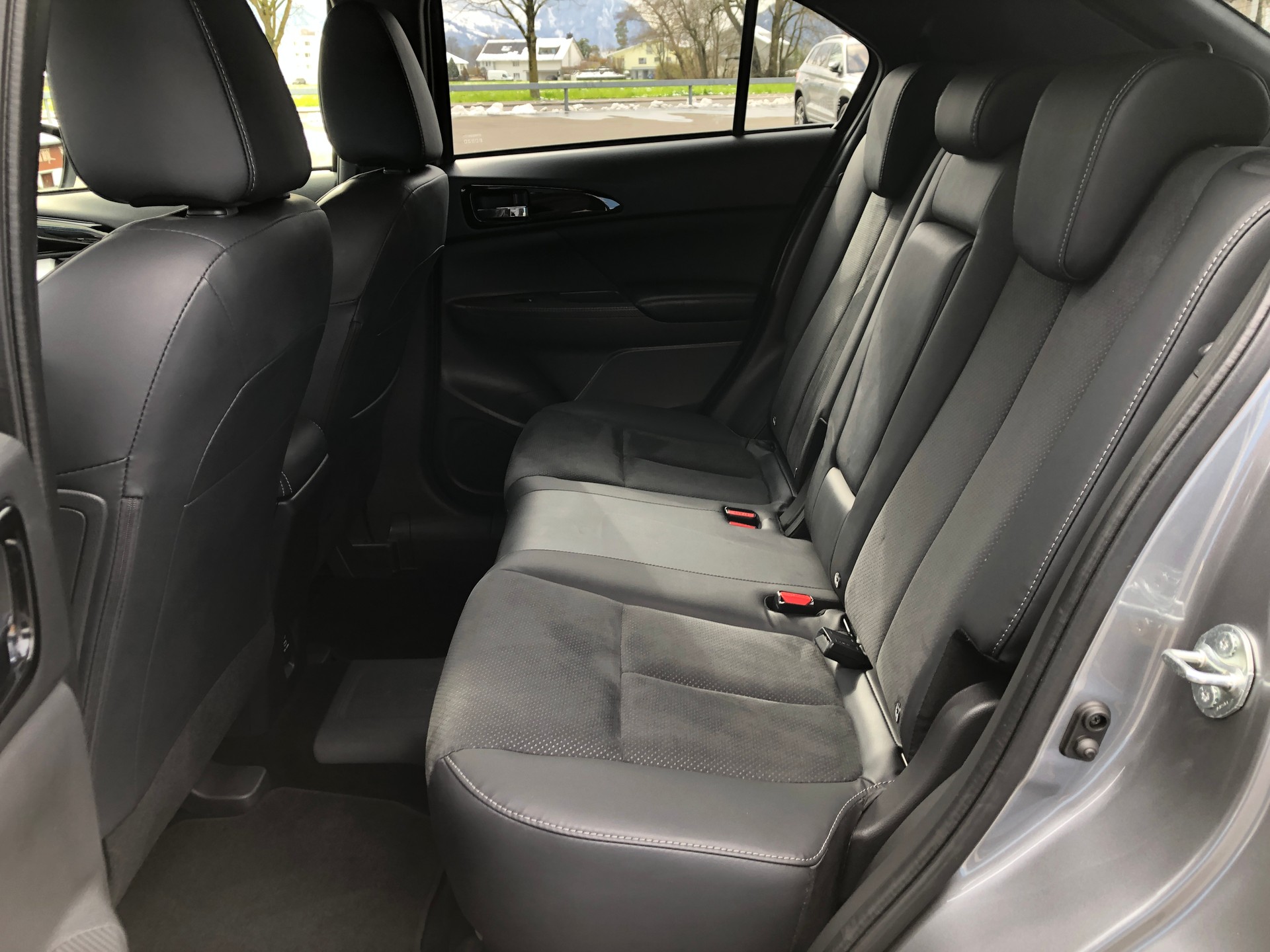 MITSUBISHI Eclipse Cross 2.4 PHEV Intense 4WD-image-5