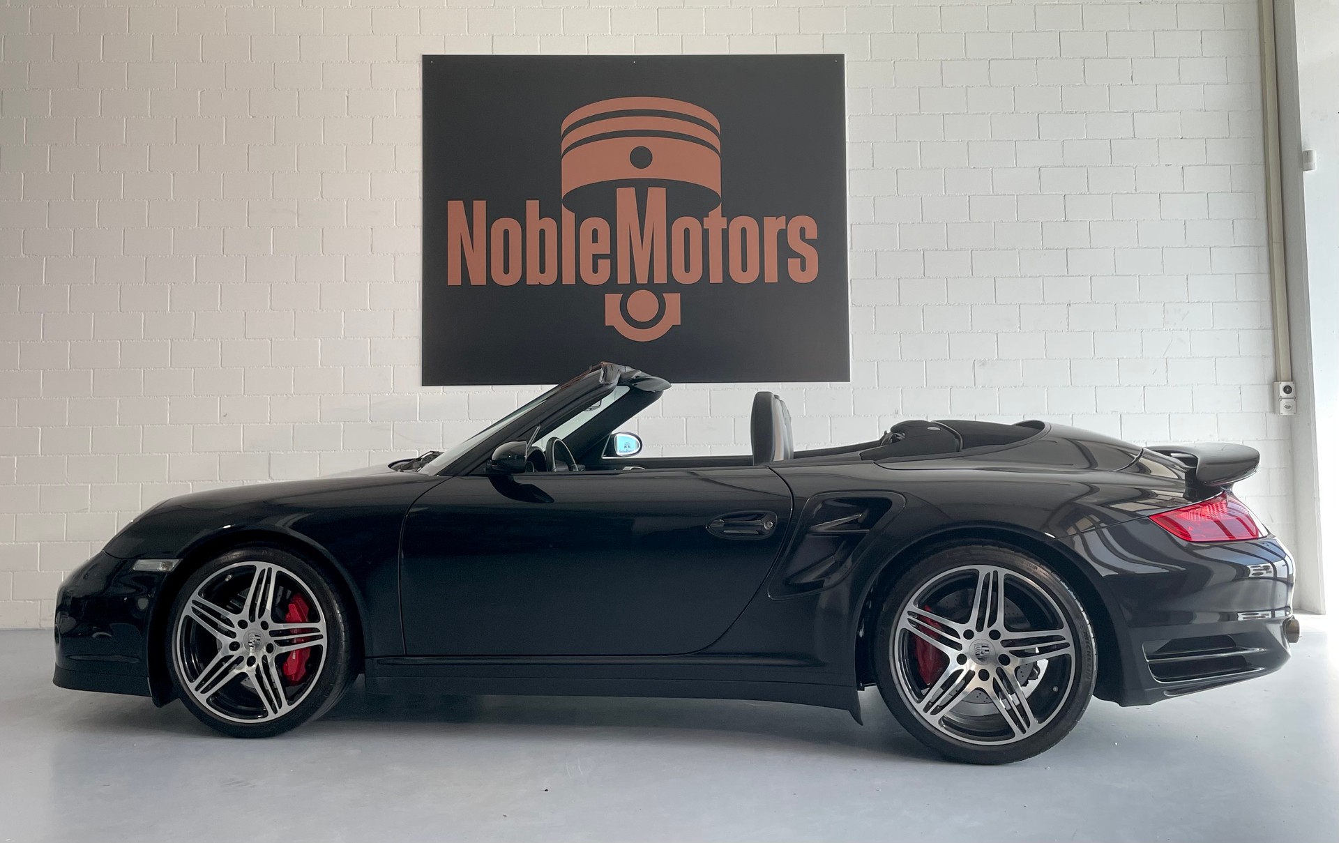 PORSCHE 911 Cabrio Turbo Tiptronic - CH Fahrzeug mit lückenloser Historie aus Sammlung und neuem PCM Classic (Apple Car Play etc.)-showroom-element-3