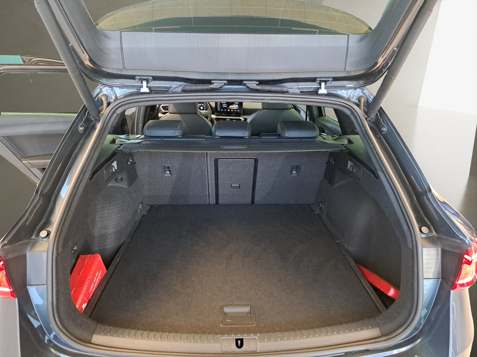 SEAT Leon ST 1.5 eTSI 150 FR DSG Sportstourer-image-16