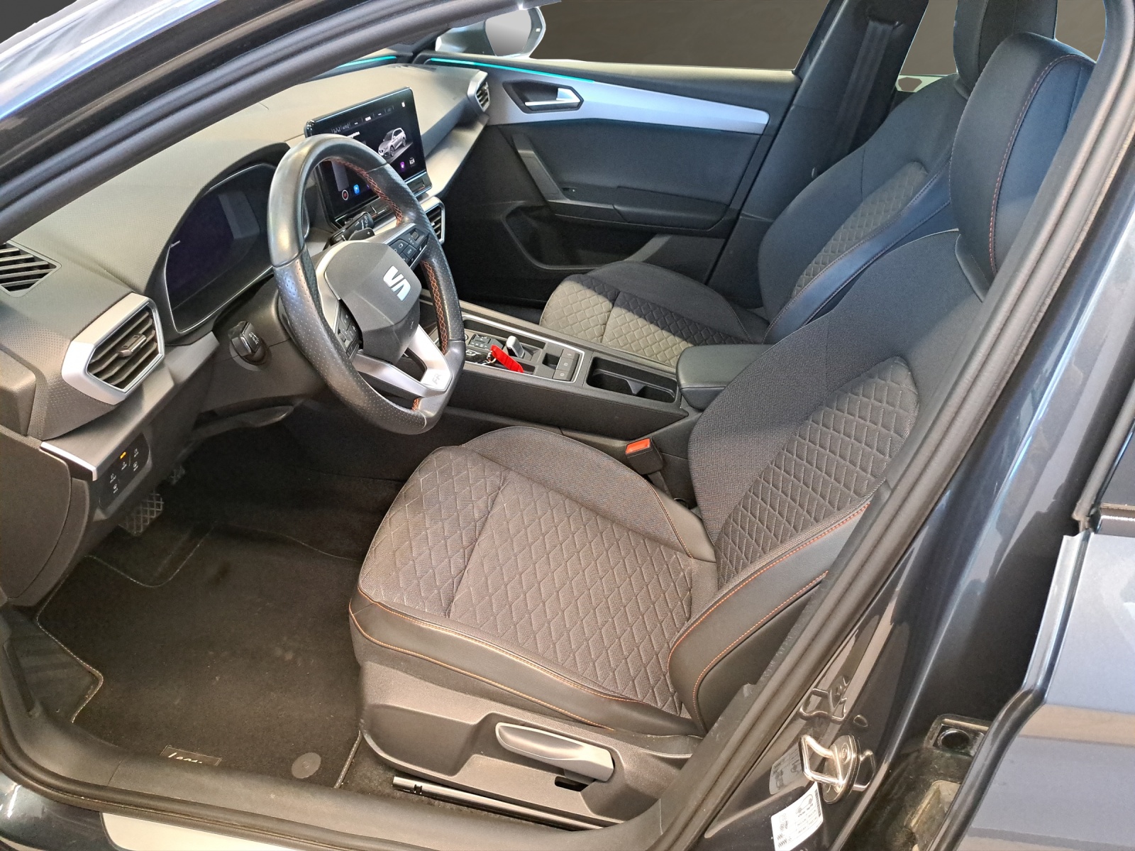 SEAT Leon ST 1.5 eTSI 150 FR DSG Sportstourer-image-9