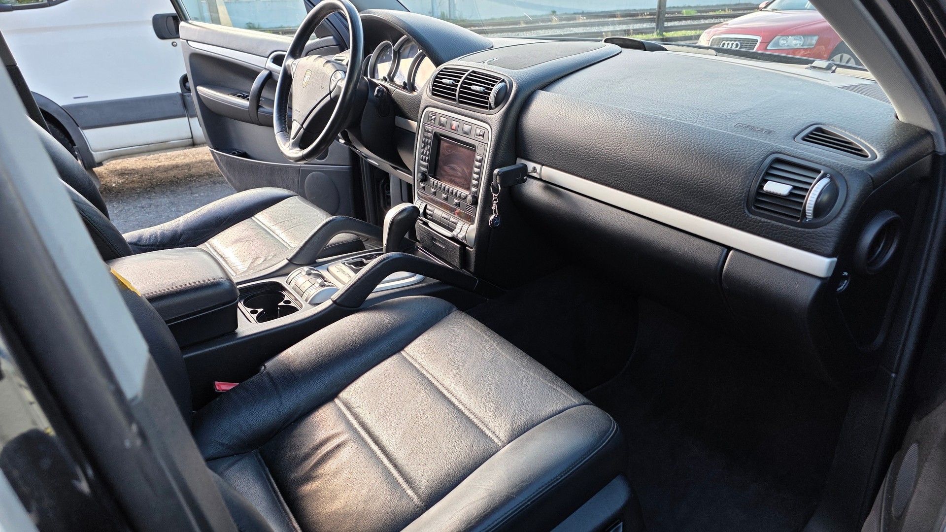 PORSCHE Cayenne S-image-11