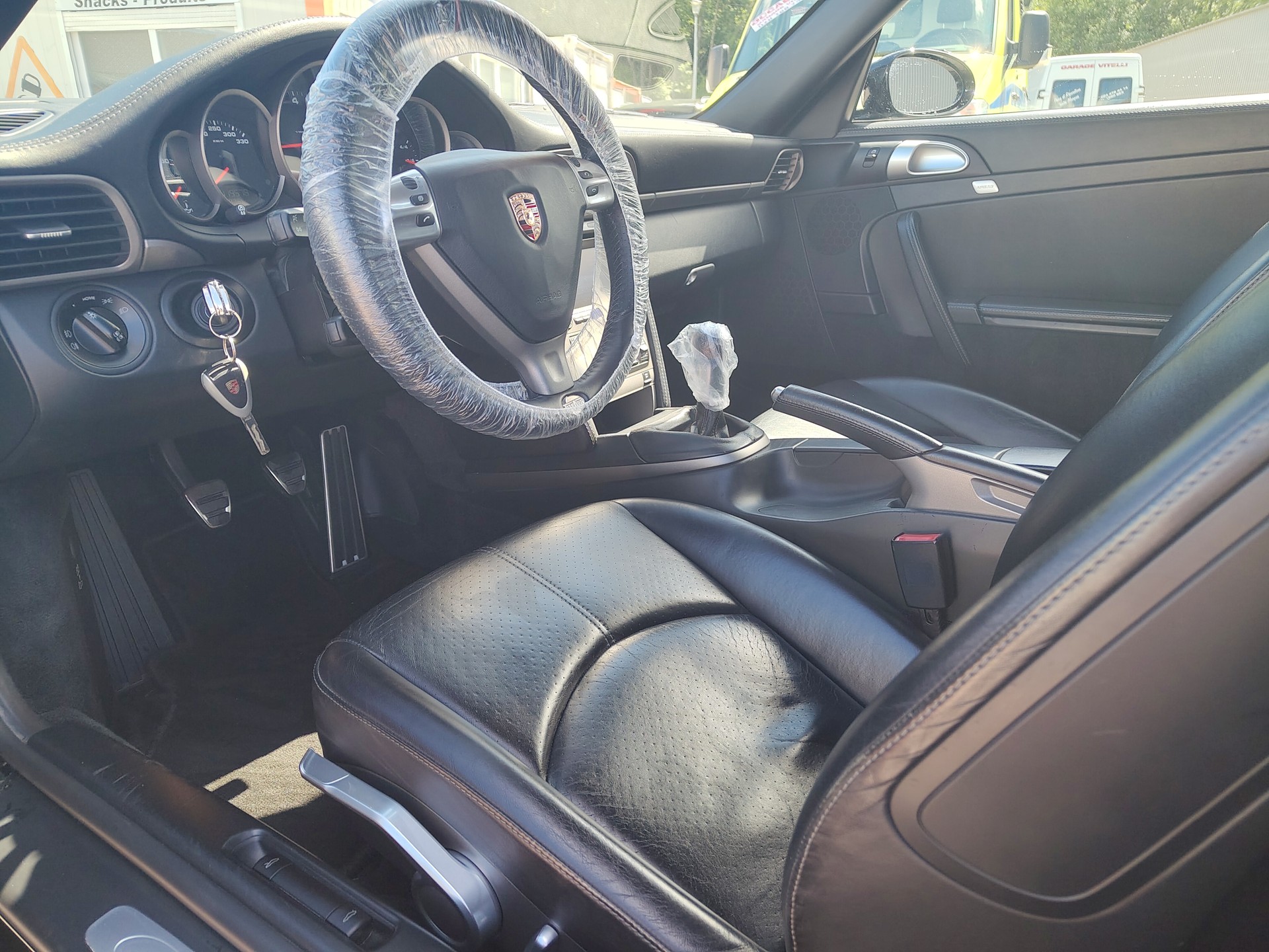 PORSCHE 911 Carrera-image-4