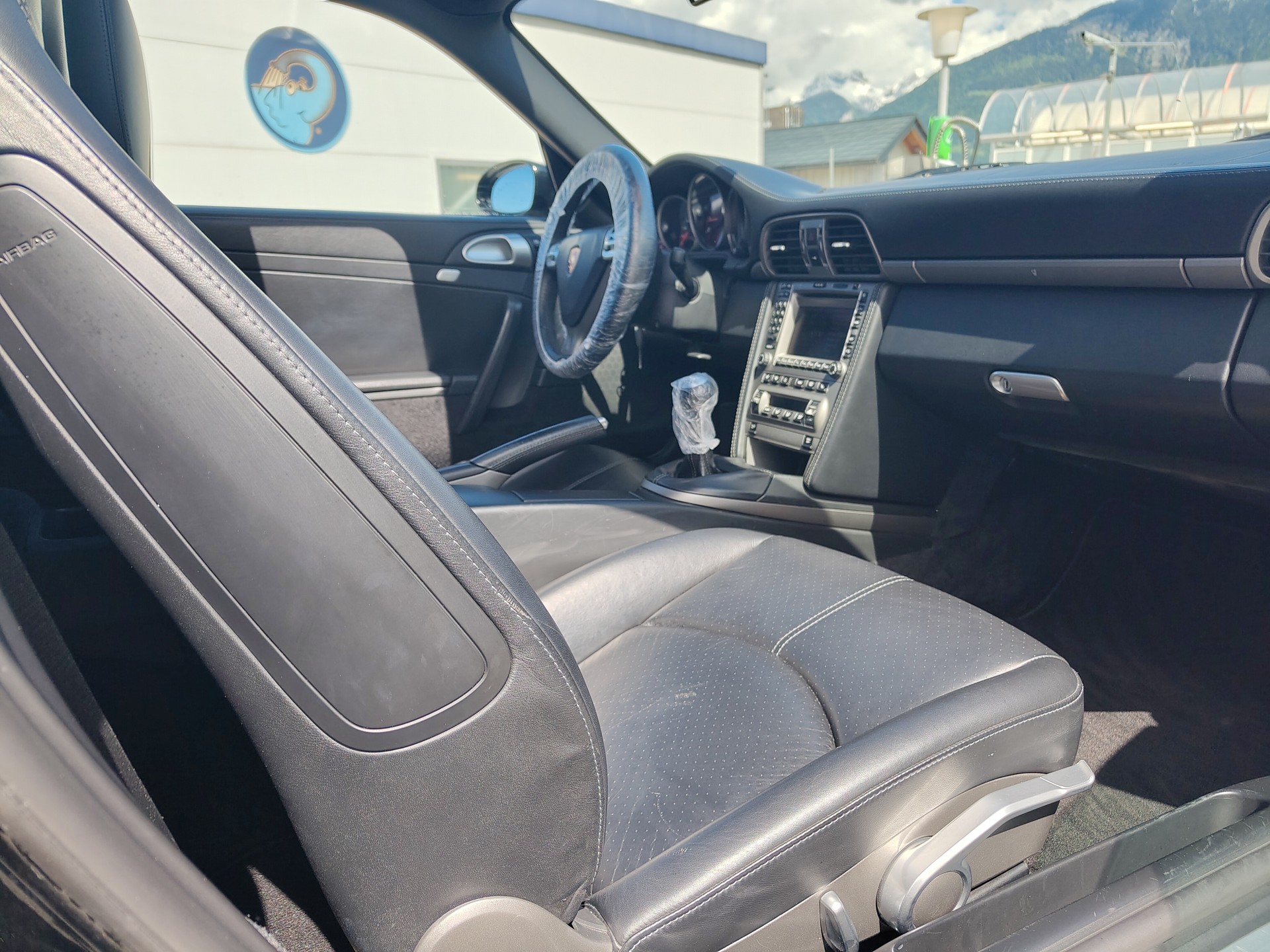 PORSCHE 911 Carrera-image-6