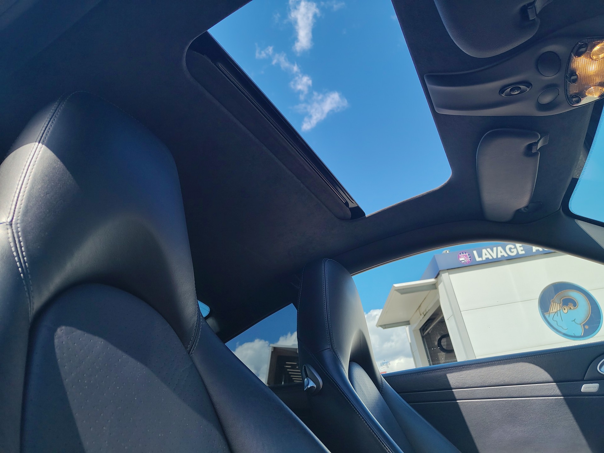 PORSCHE 911 Carrera-image-10