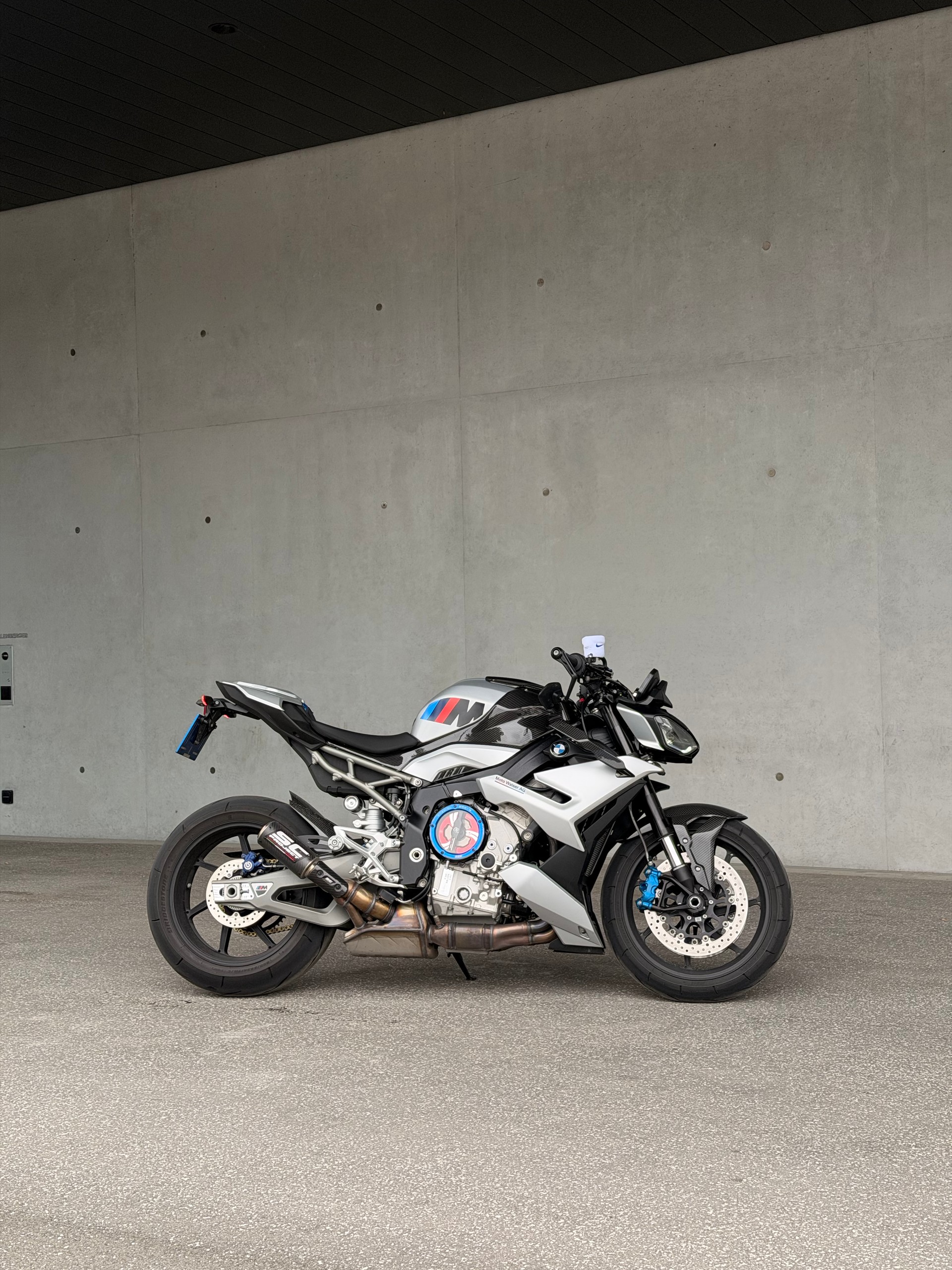BMW M 1000 R-showroom-element-1