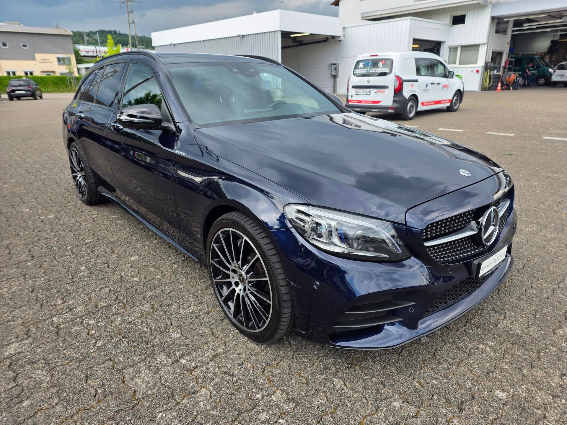 MERCEDES-BENZ C 300 d AMG Line 4matic Kombi-image-4