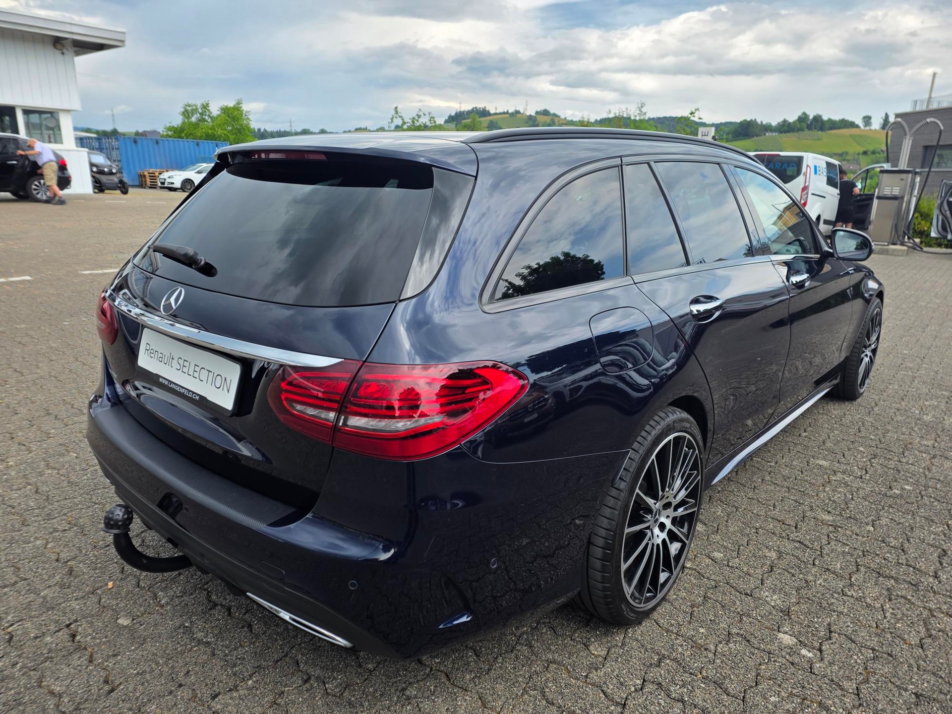 MERCEDES-BENZ C 300 d AMG Line 4matic Kombi-image-3