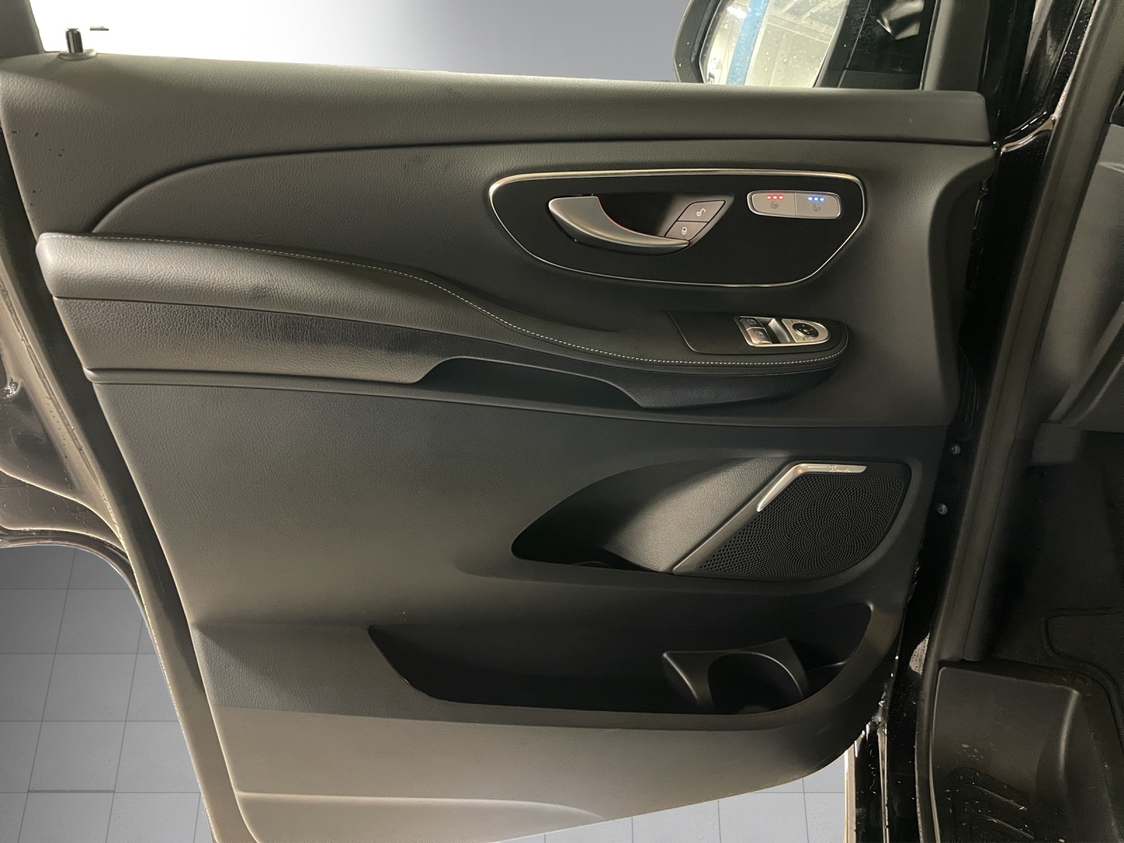 MERCEDES-BENZ V 250 d extralang Avantgarde 9G-Tronic-image-5