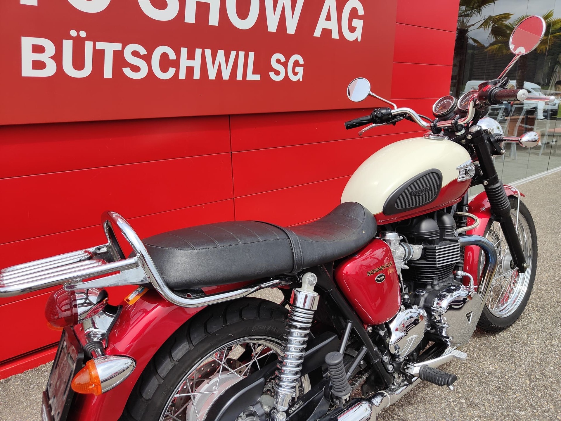 TRIUMPH Bonneville 900 i T 100-image-1