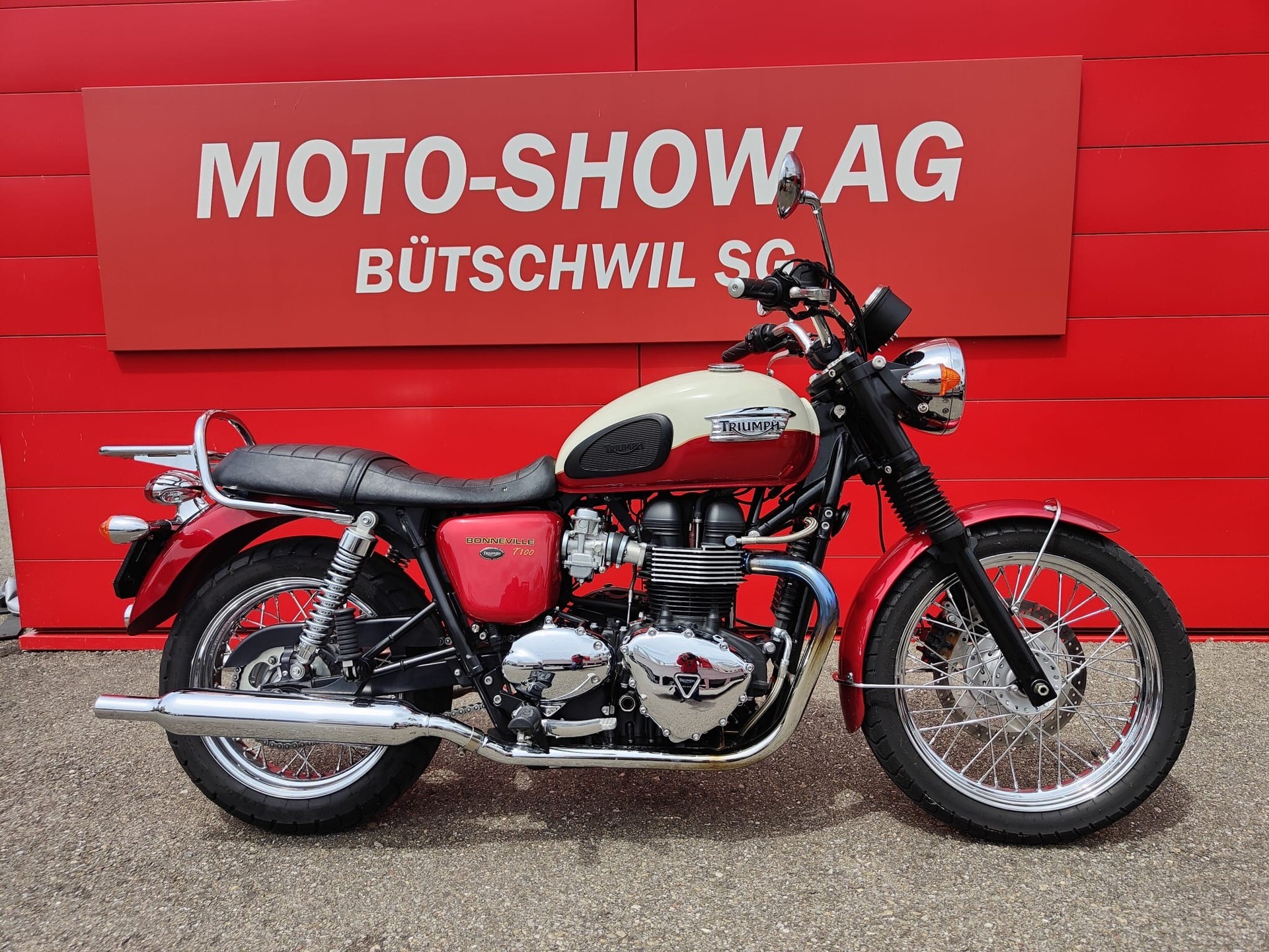 TRIUMPH Bonneville 900 i T 100-image-0