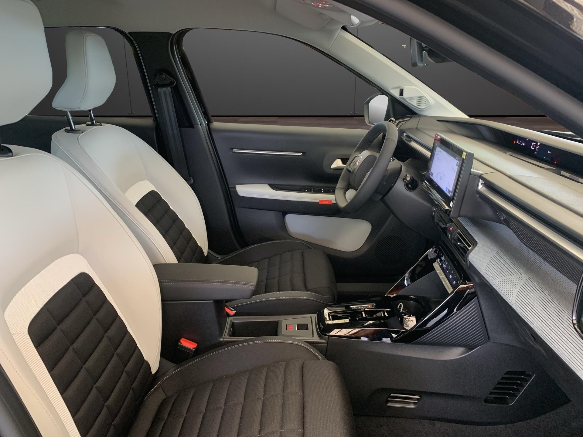 CITROEN C3 Aircross 1.2 Hybrid Business-image-12