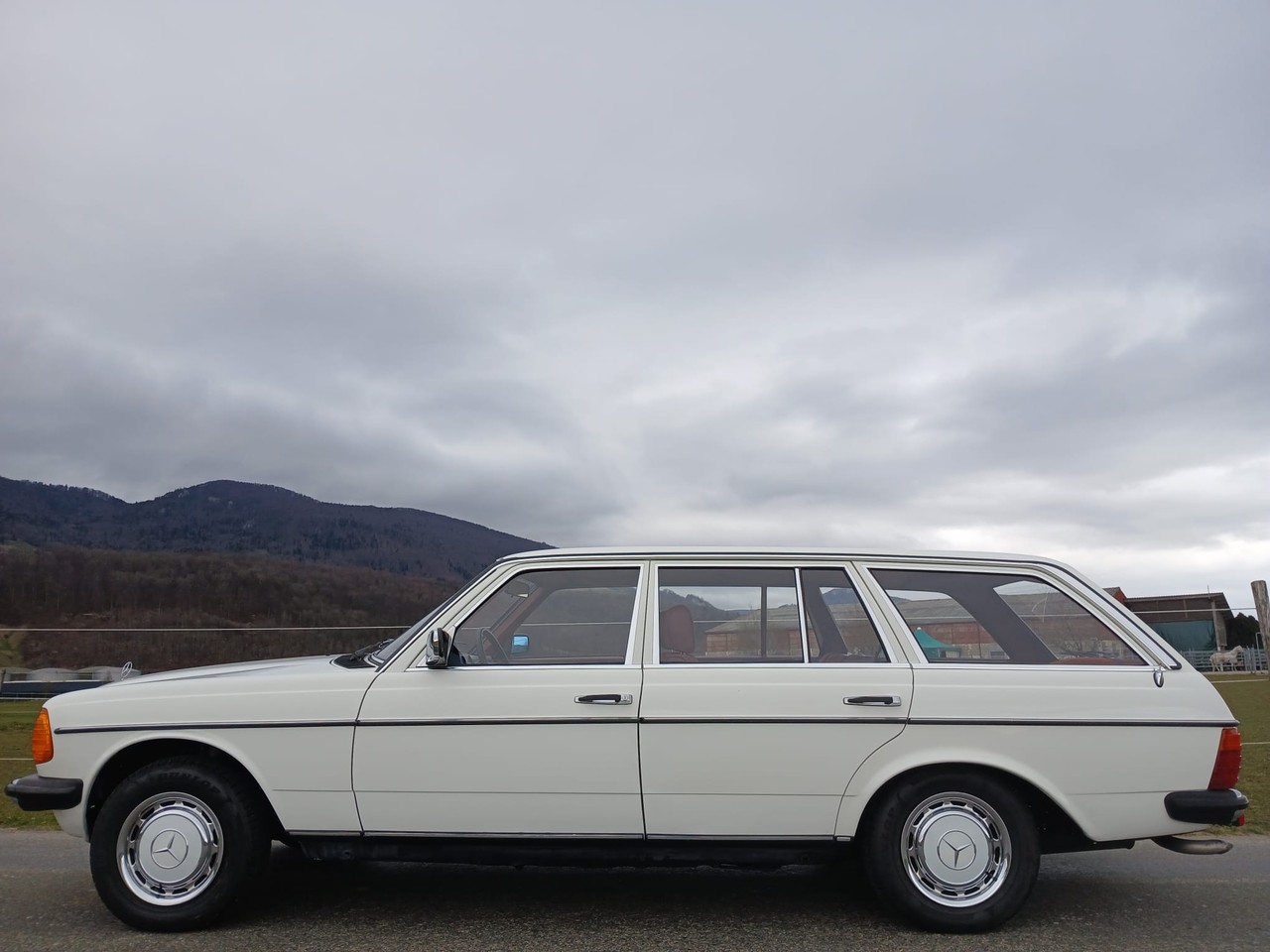 MERCEDES-BENZ 230 TE-image-2