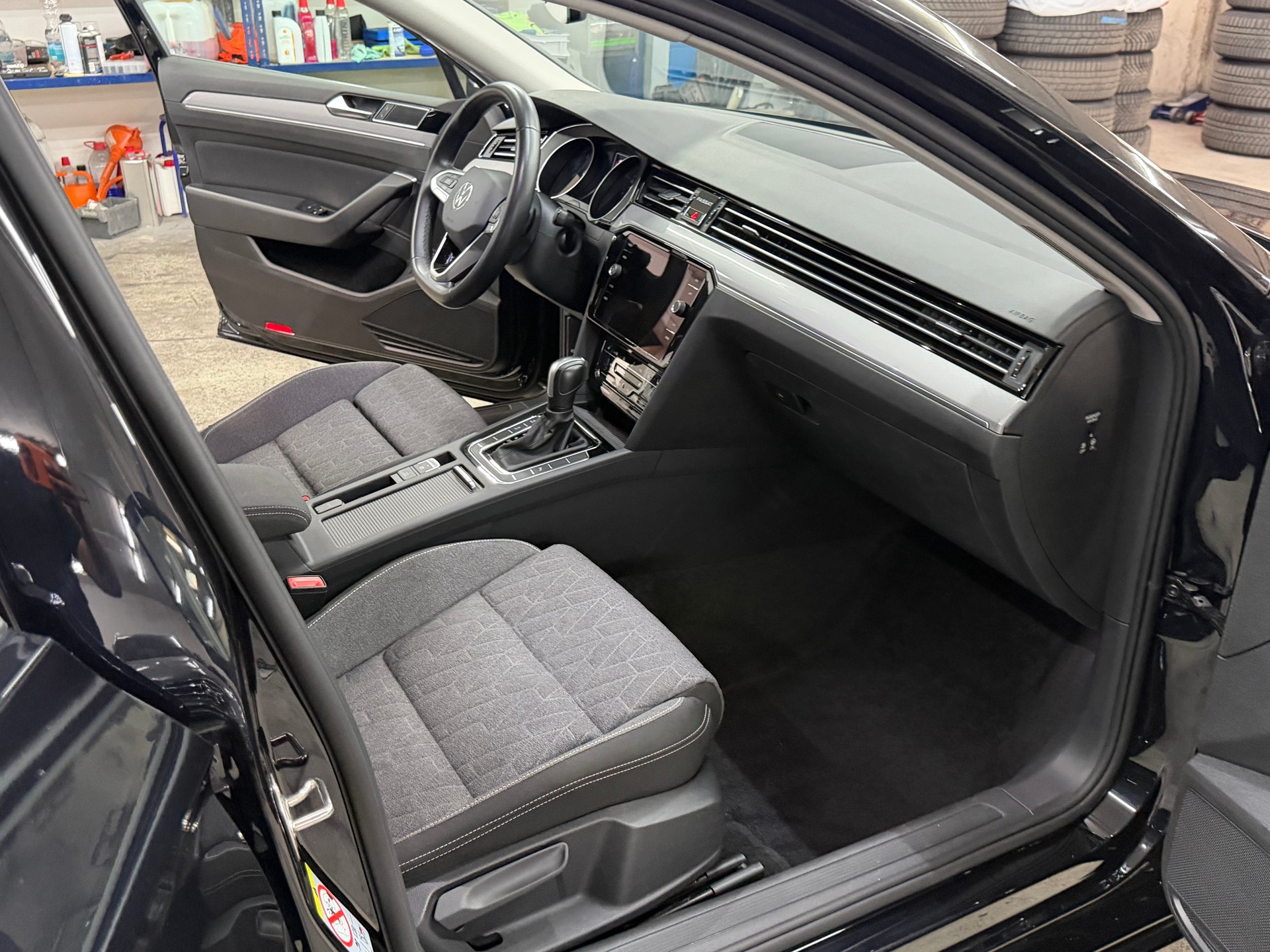 VW Passat 2.0 TDI BMT Business DSG-image-11