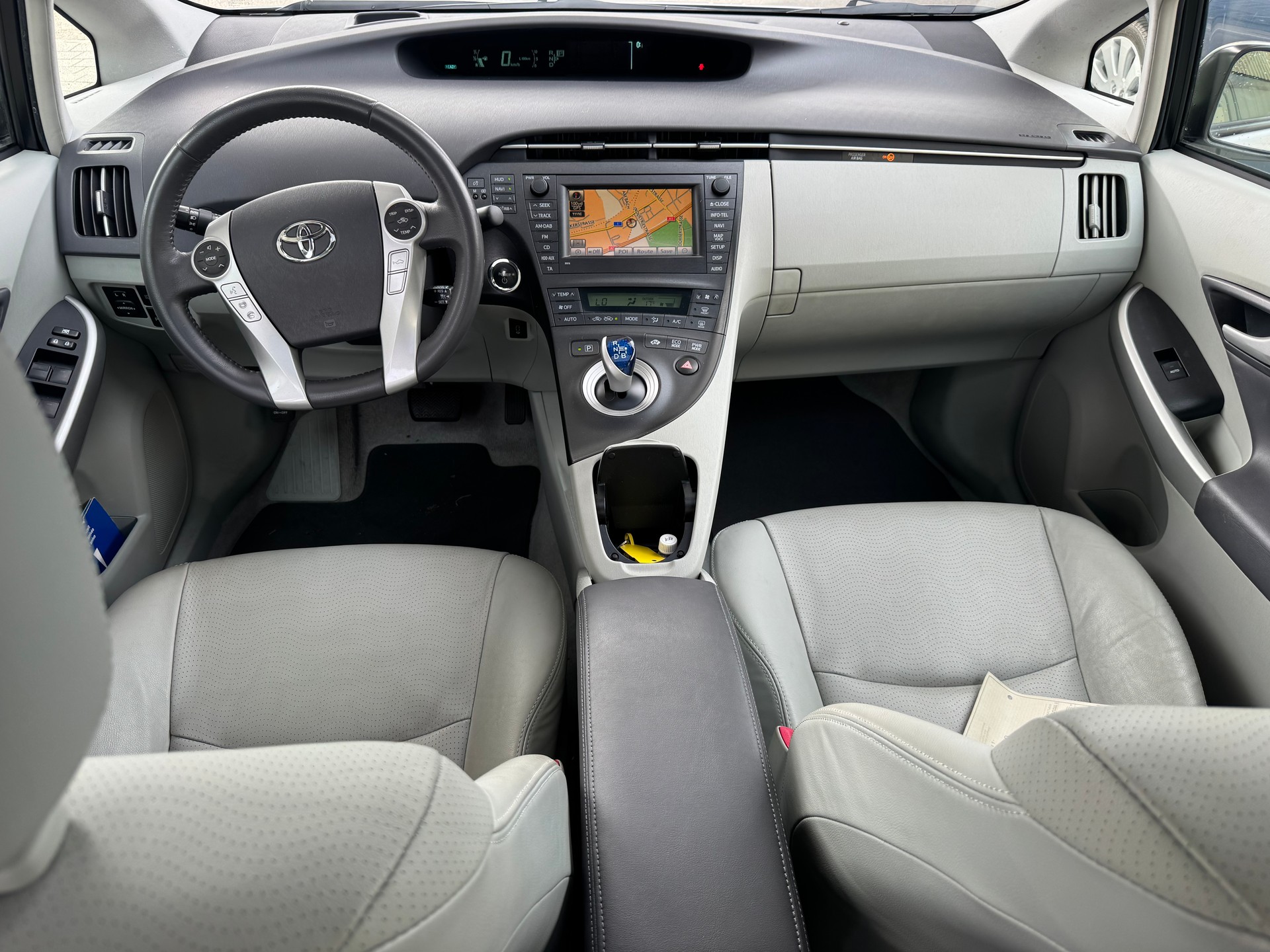 TOYOTA Prius 1.8 16V HSD Sol Premium-image-6