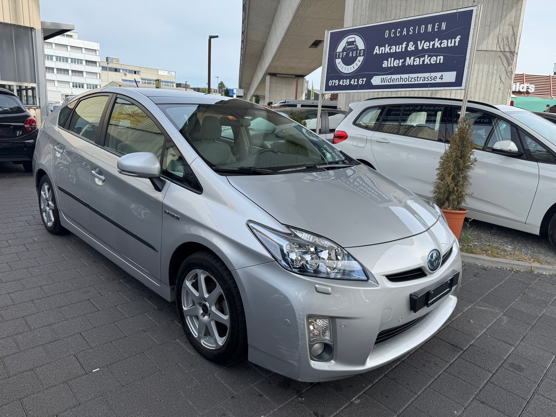 TOYOTA Prius 1.8 16V HSD Sol Premium