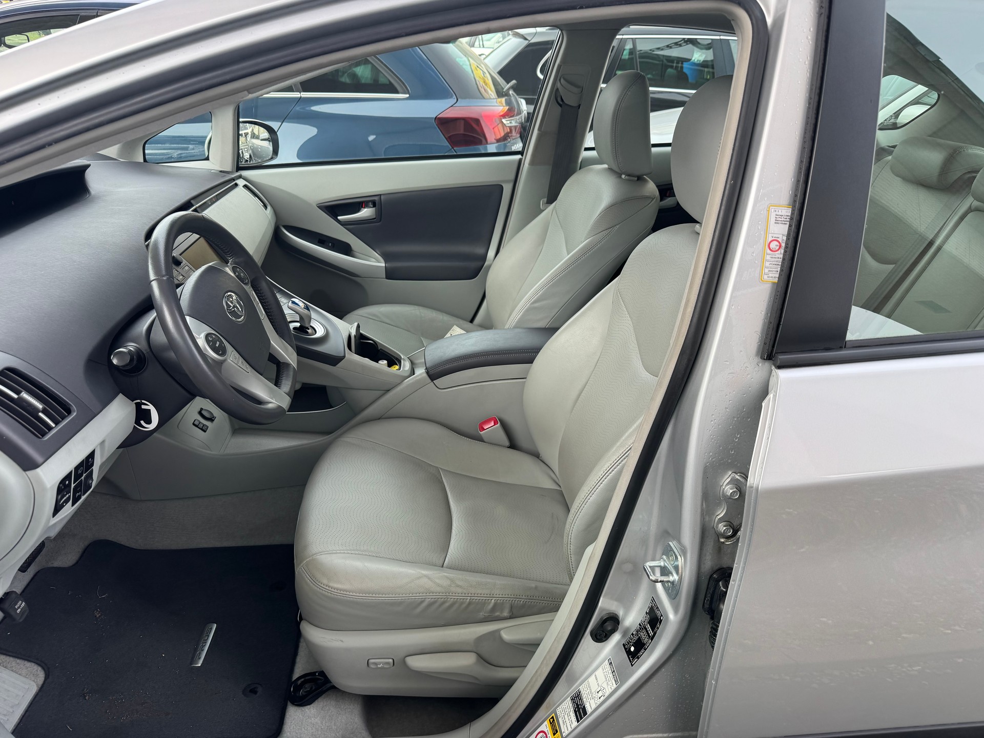 TOYOTA Prius 1.8 16V HSD Sol Premium-image-4