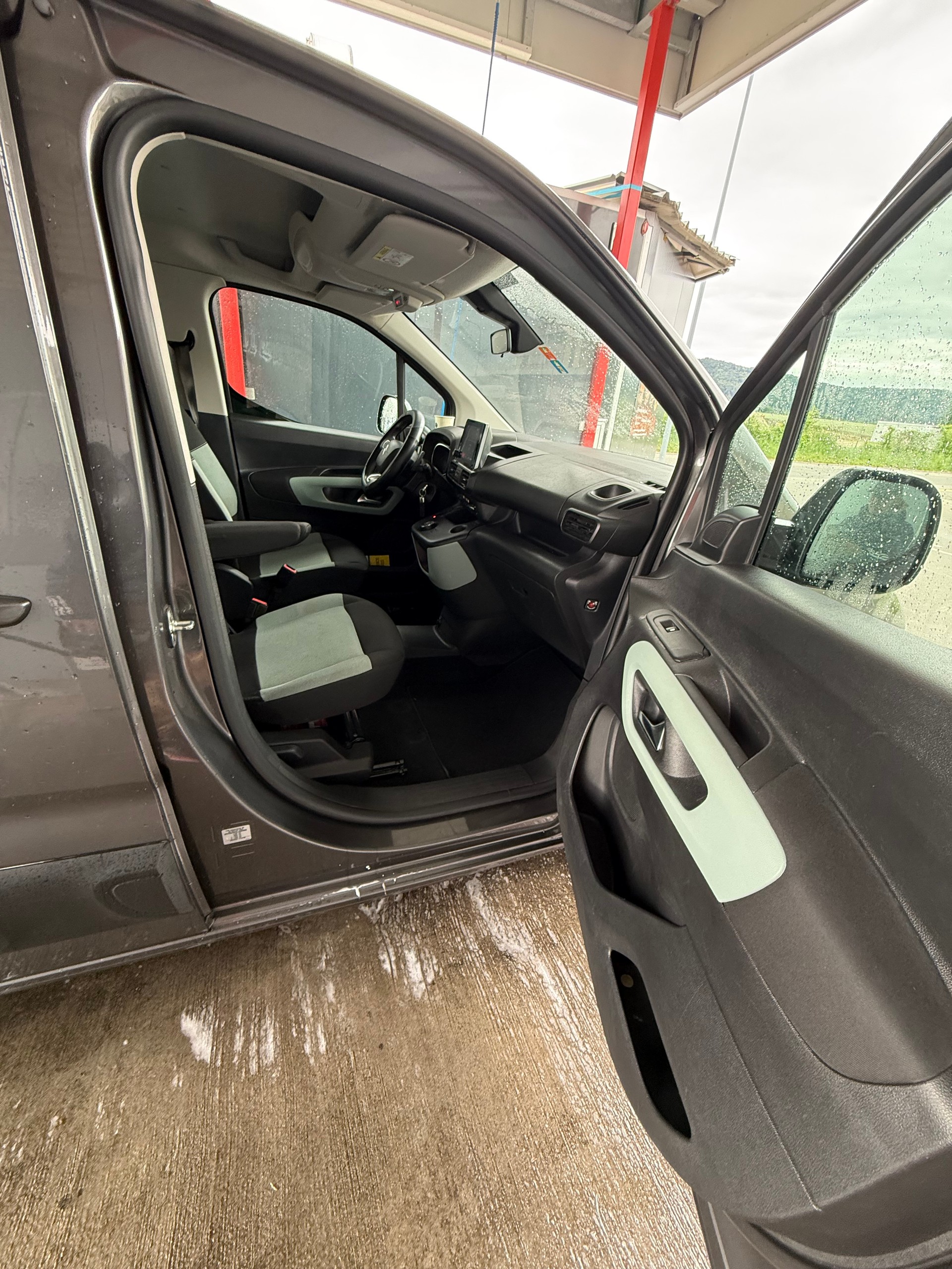 CITROEN Berlingo 1.2i PureTech Feel EAT8-image-9