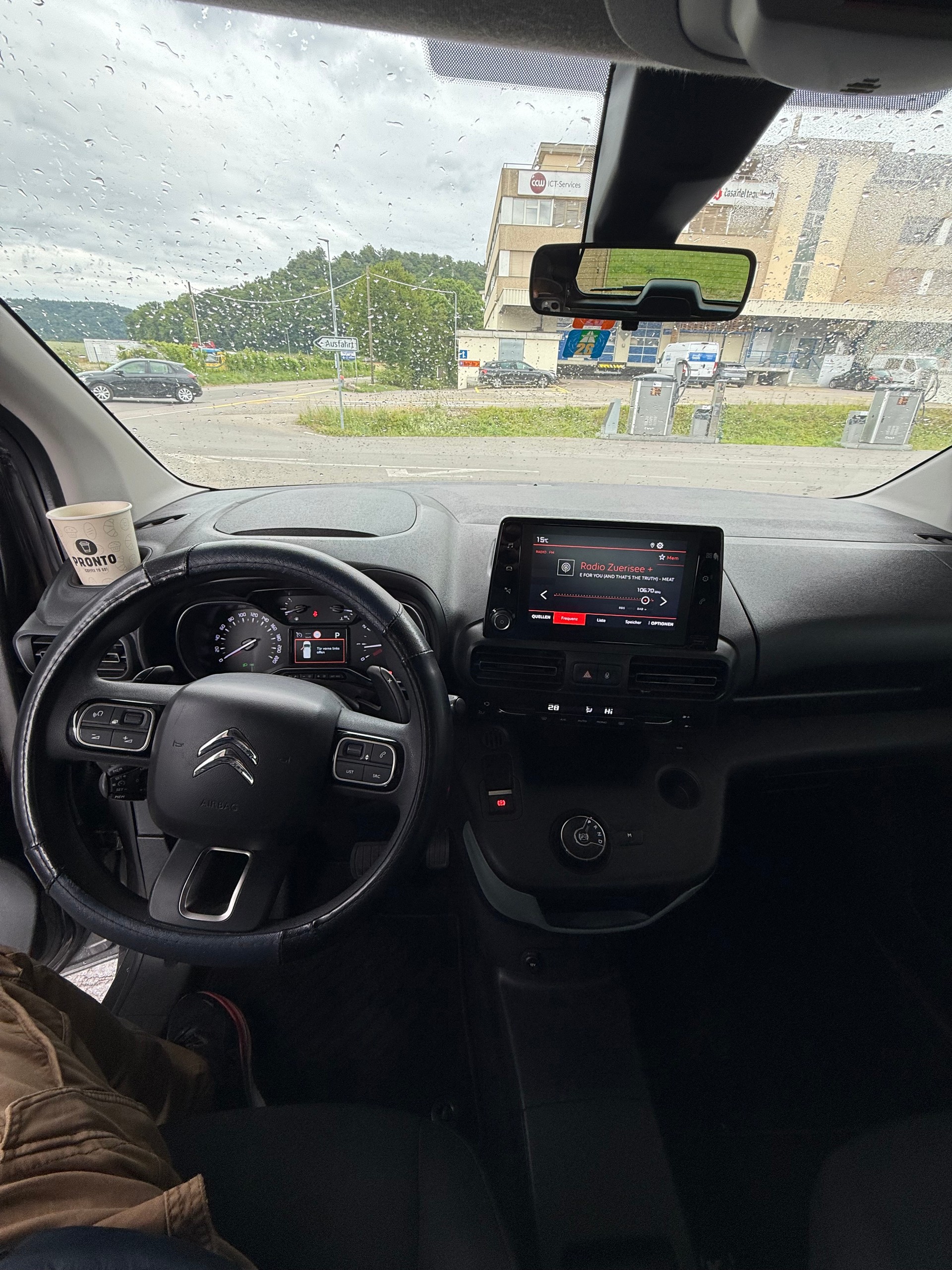 CITROEN Berlingo 1.2i PureTech Feel EAT8-image-13