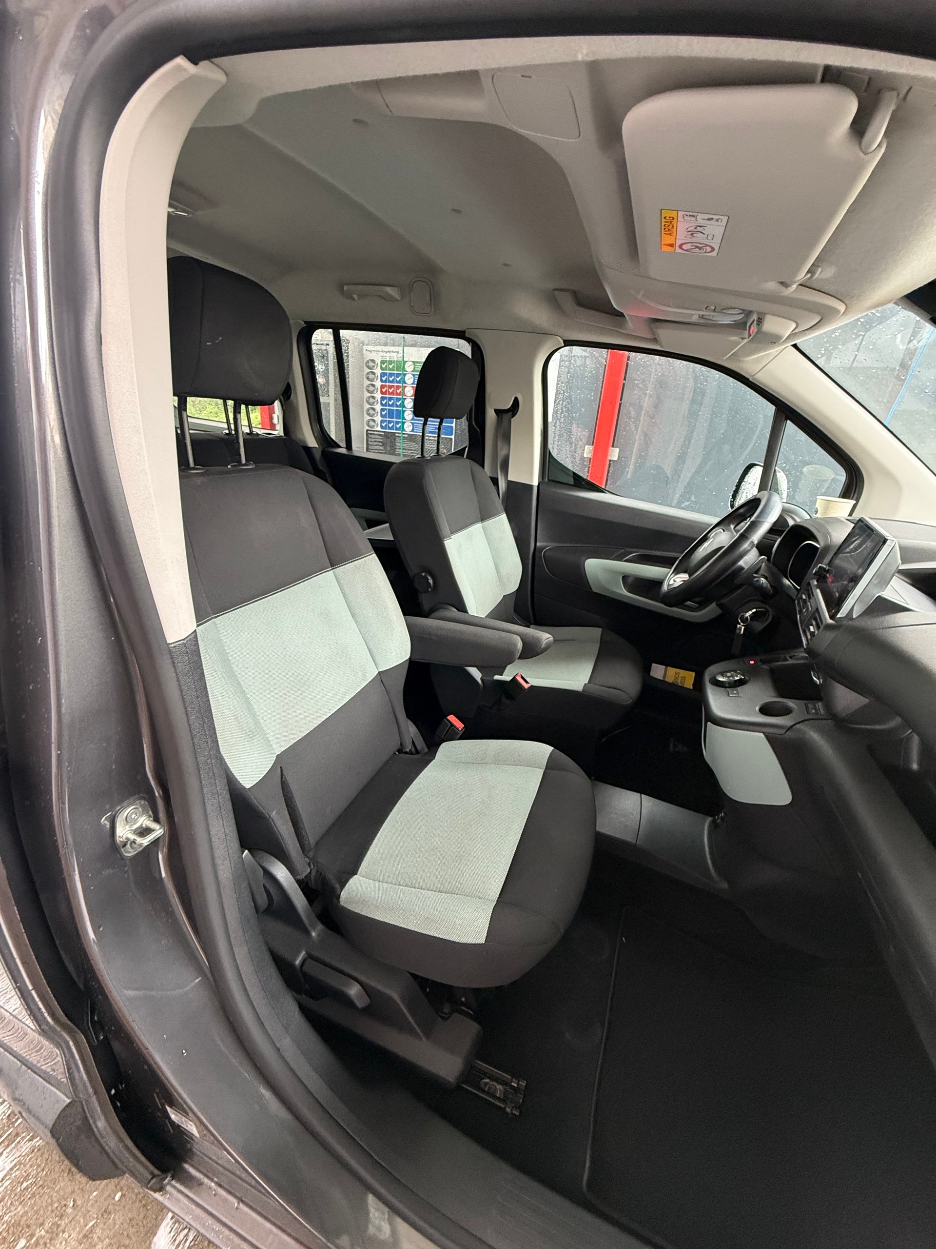 CITROEN Berlingo 1.2i PureTech Feel EAT8-image-10
