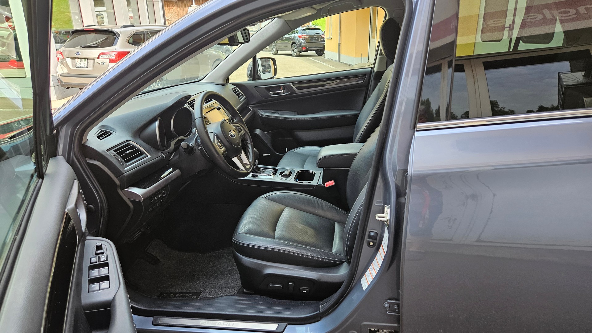 SUBARU Outback 2.5i Luxury AWD Lineartronic-showroom-element-2
