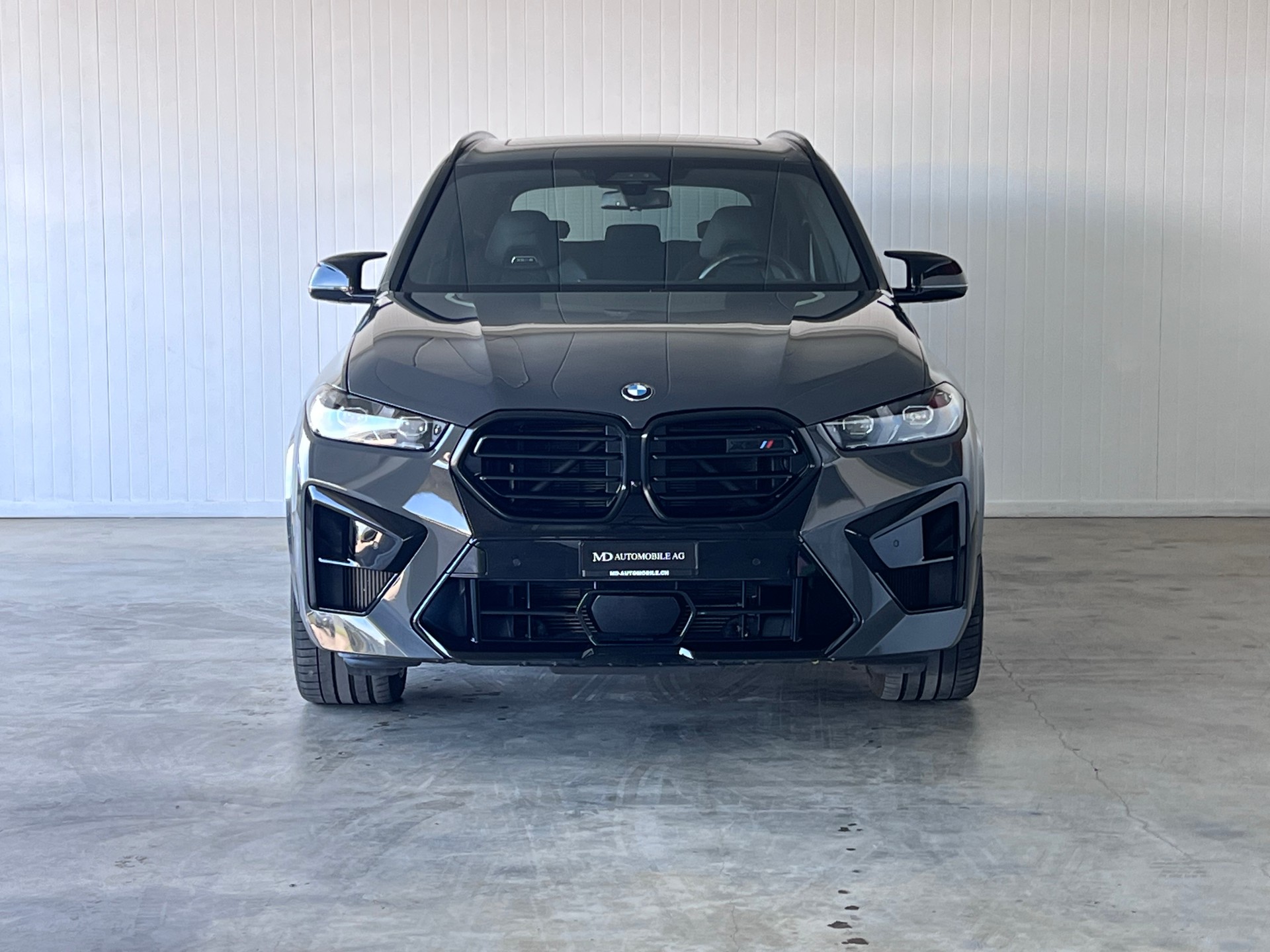 BMW X5M Competition-showroom-element-3
