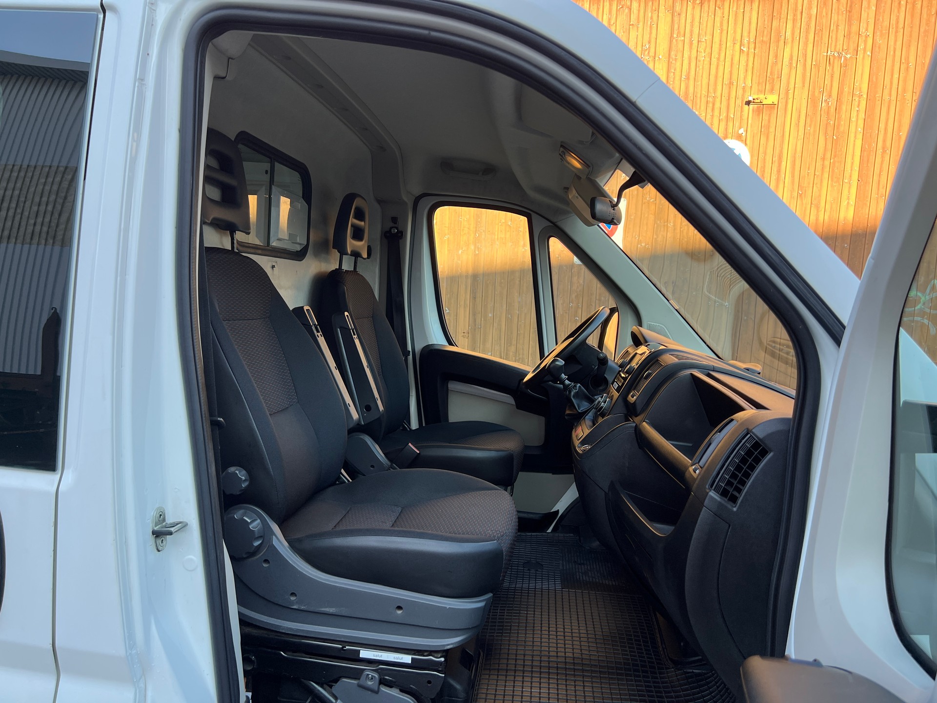 PEUGEOT Boxer 2.0 HDI 333 Active L1H1-image-4