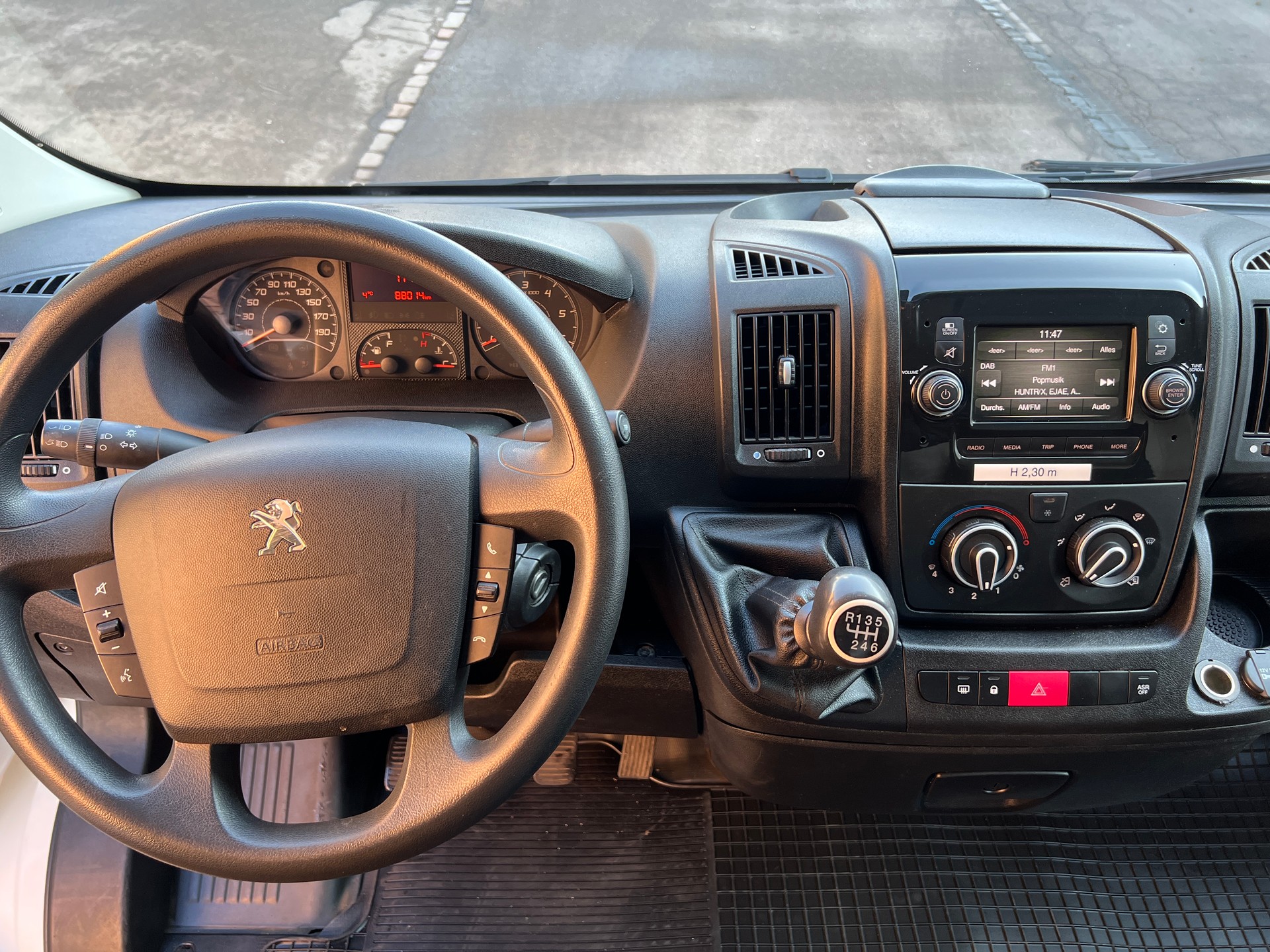PEUGEOT Boxer 2.0 HDI 333 Active L1H1-image-6