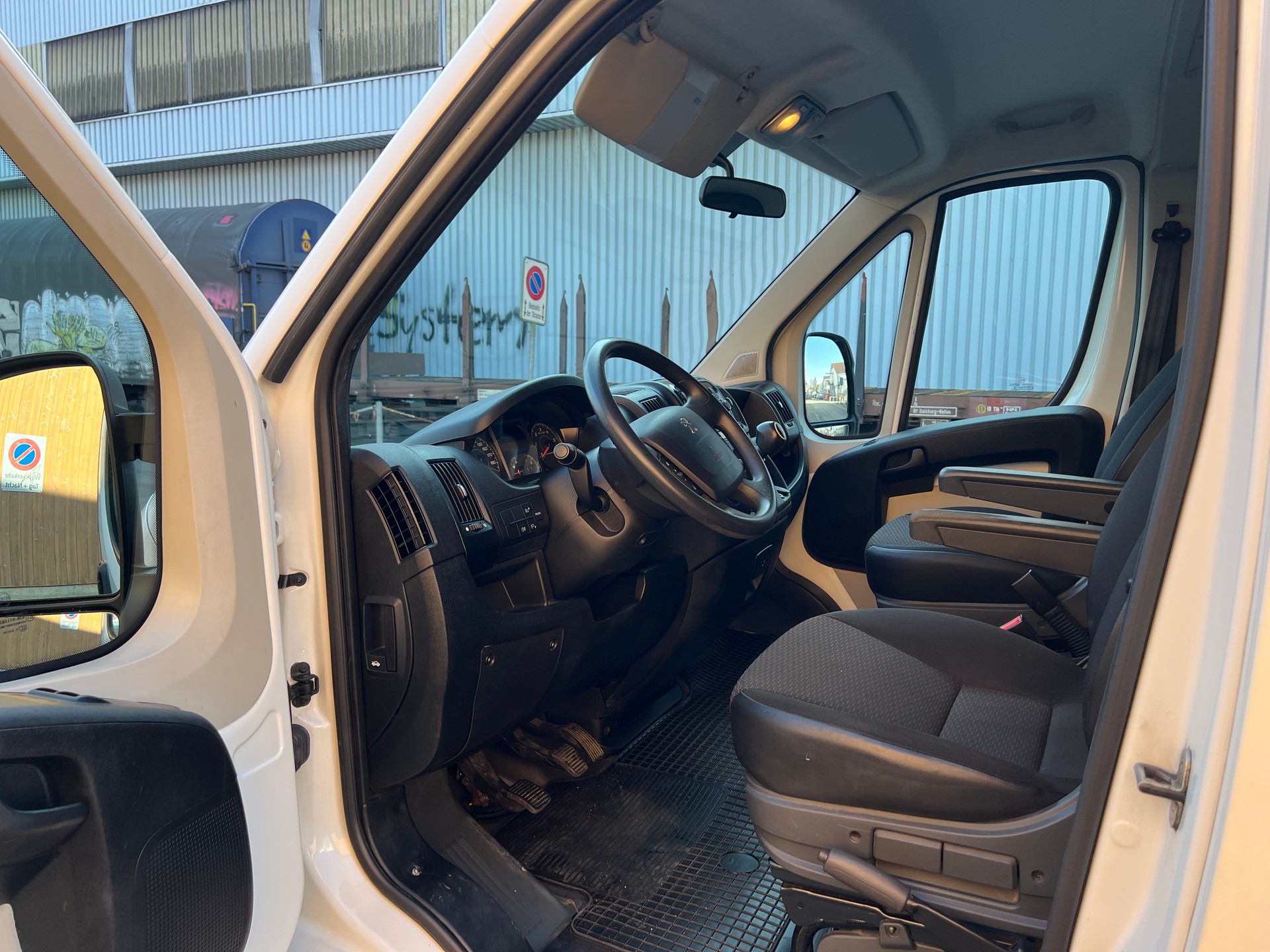 PEUGEOT Boxer 2.0 HDI 333 Active L1H1-image-5