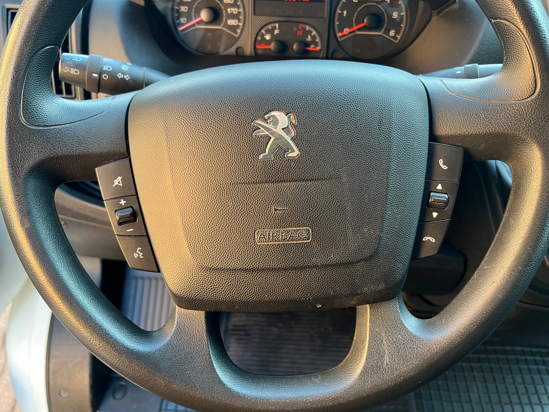 PEUGEOT Boxer 2.0 HDI 333 Active L1H1-image-7