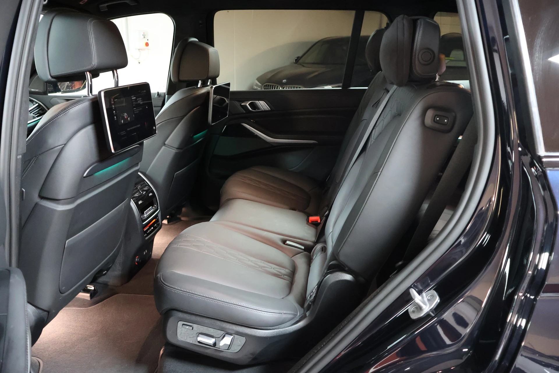 BMW X7 xDrive M50i Steptronic-image-15