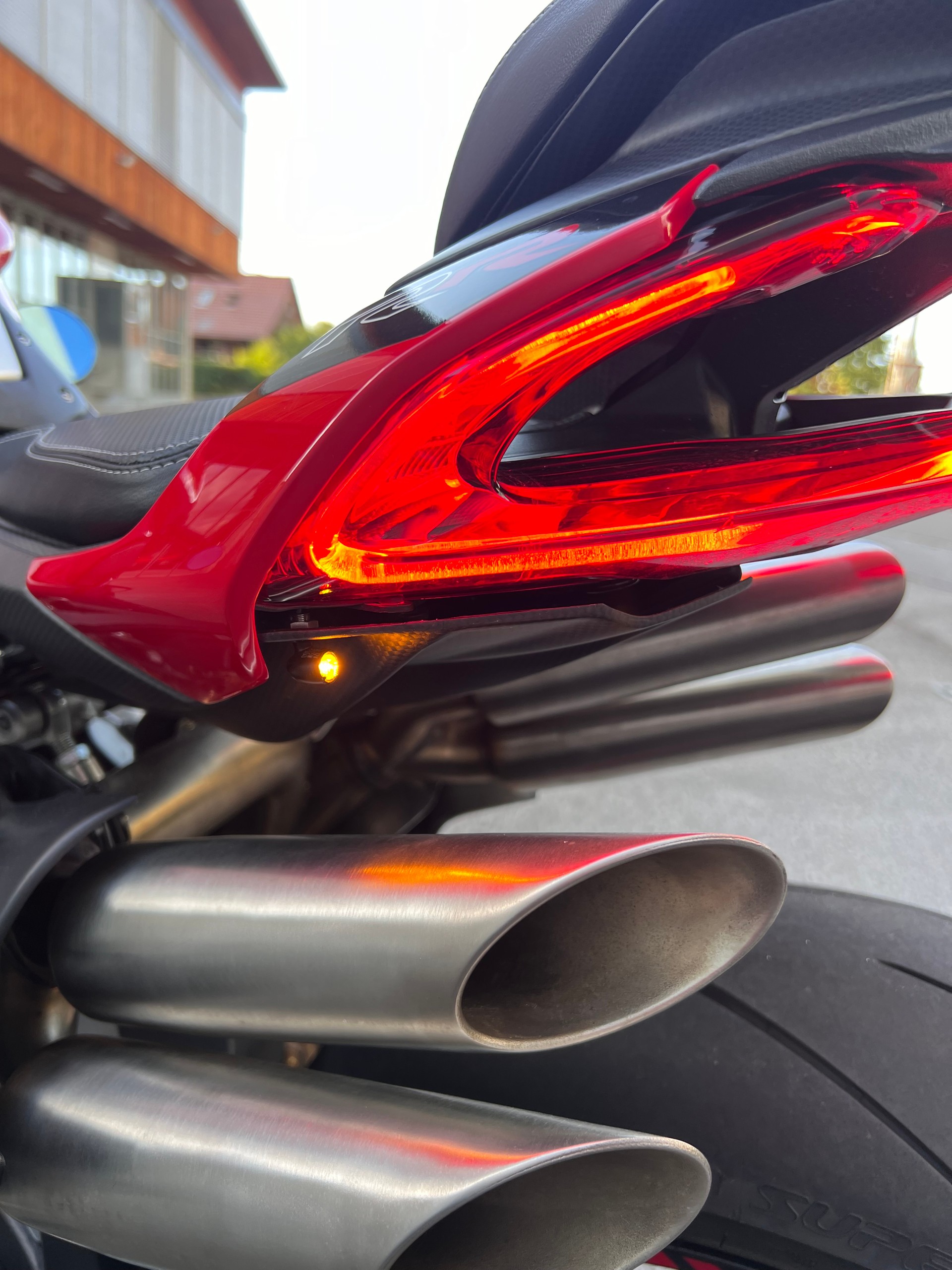 MV AGUSTA B4 Brutale 1000 RR-image-9