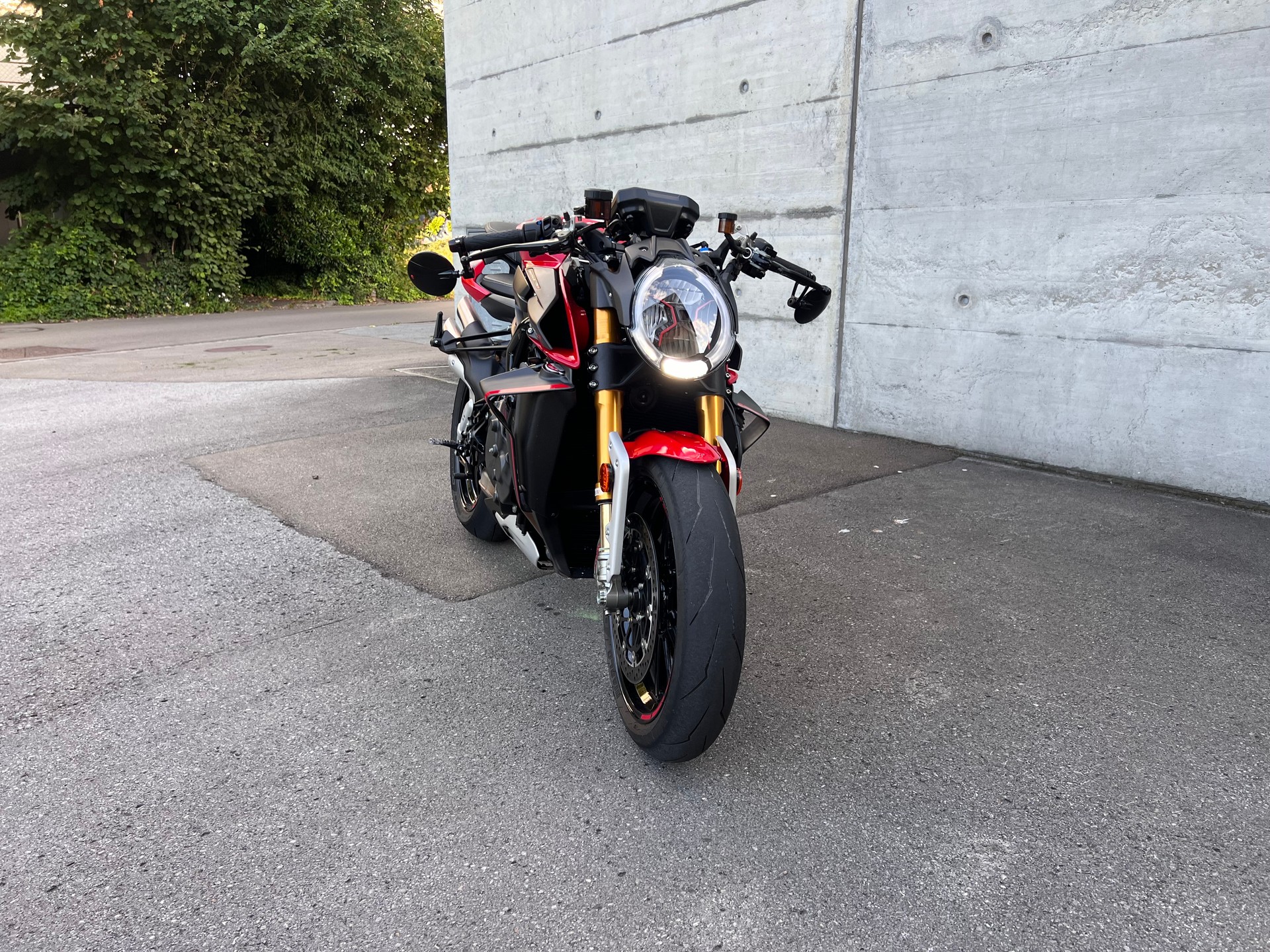 MV AGUSTA B4 Brutale 1000 RR-image-1