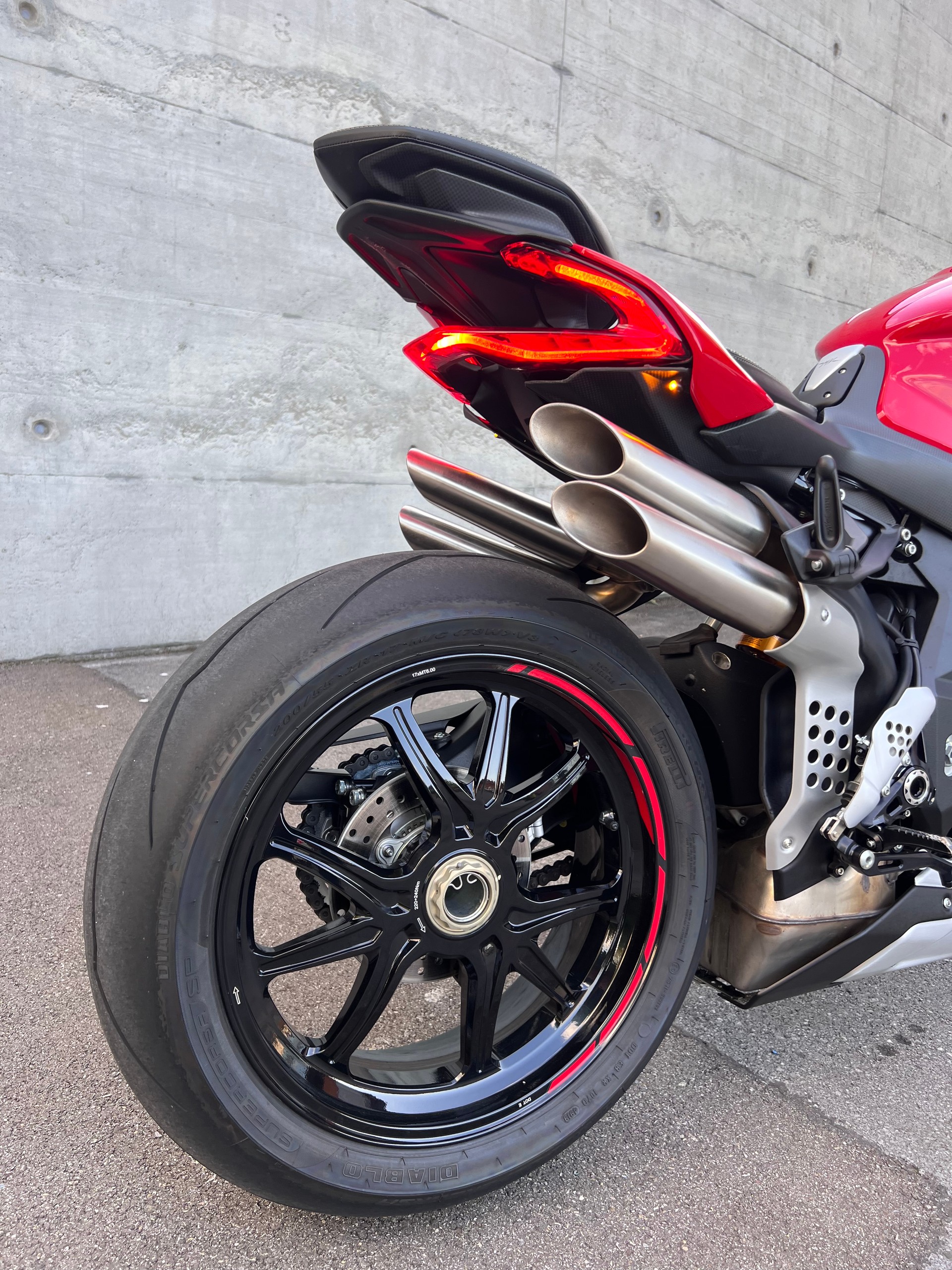 MV AGUSTA B4 Brutale 1000 RR-image-10