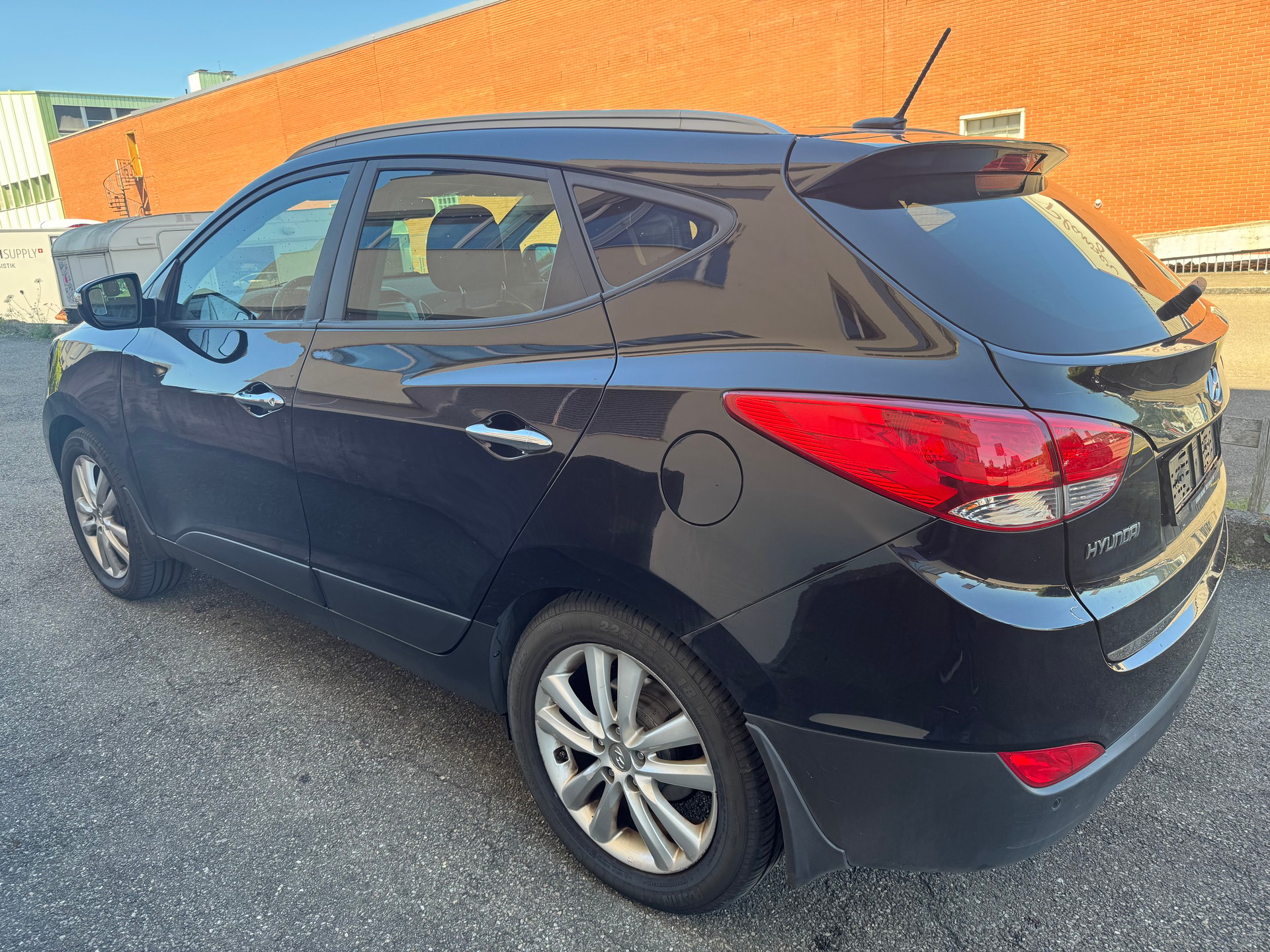 HYUNDAI iX 35 2.0 CRDi Premium 4WD Automatic-image-4