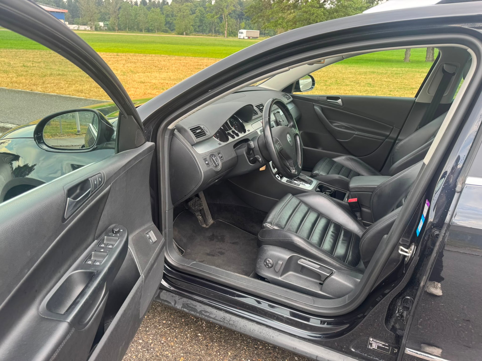 VW Passat Variant 3.2 V6 FSI Premium 4Motion-image-10
