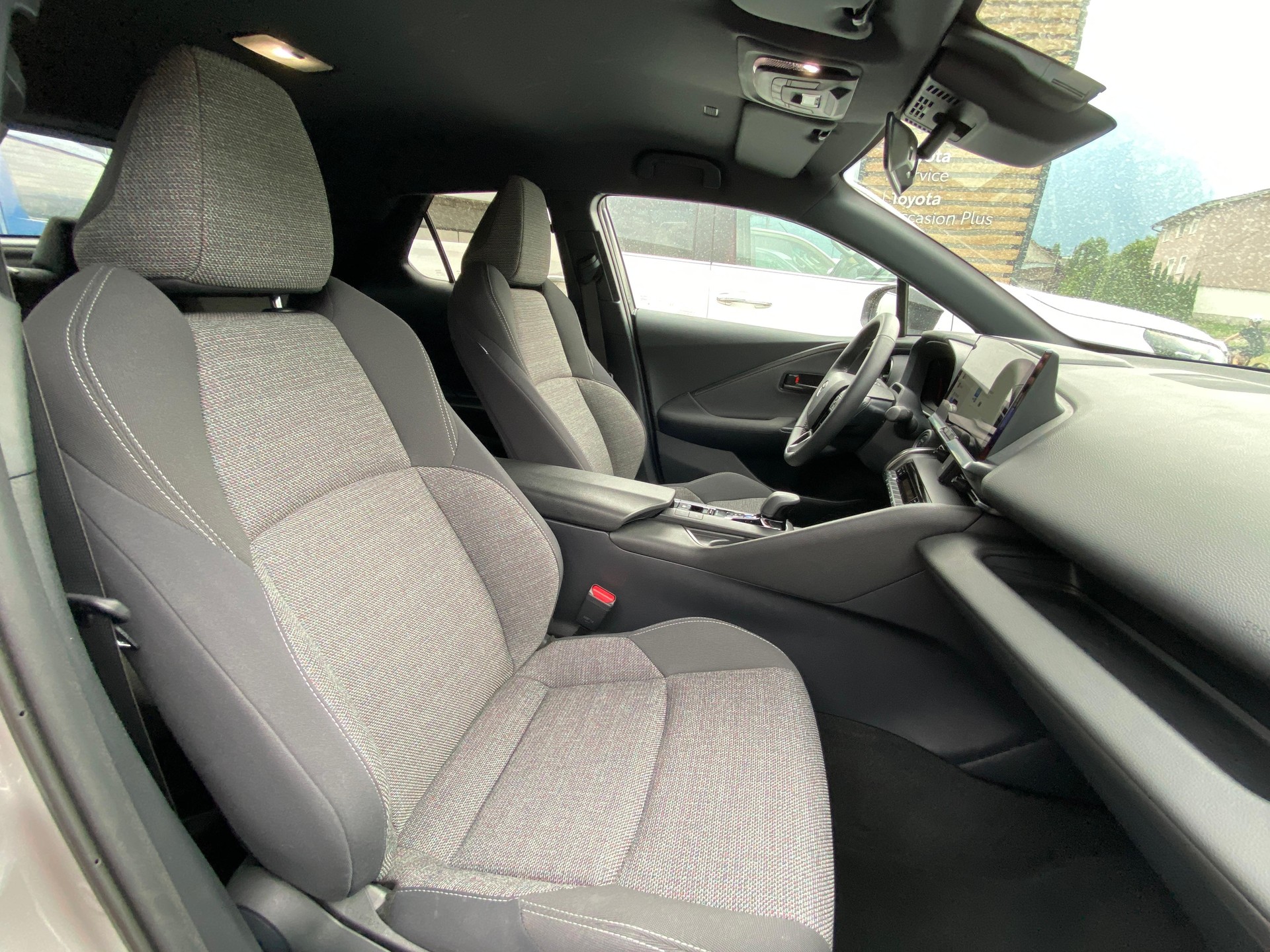 TOYOTA C-HR 2.0 HEV Trend 4x4-image-6