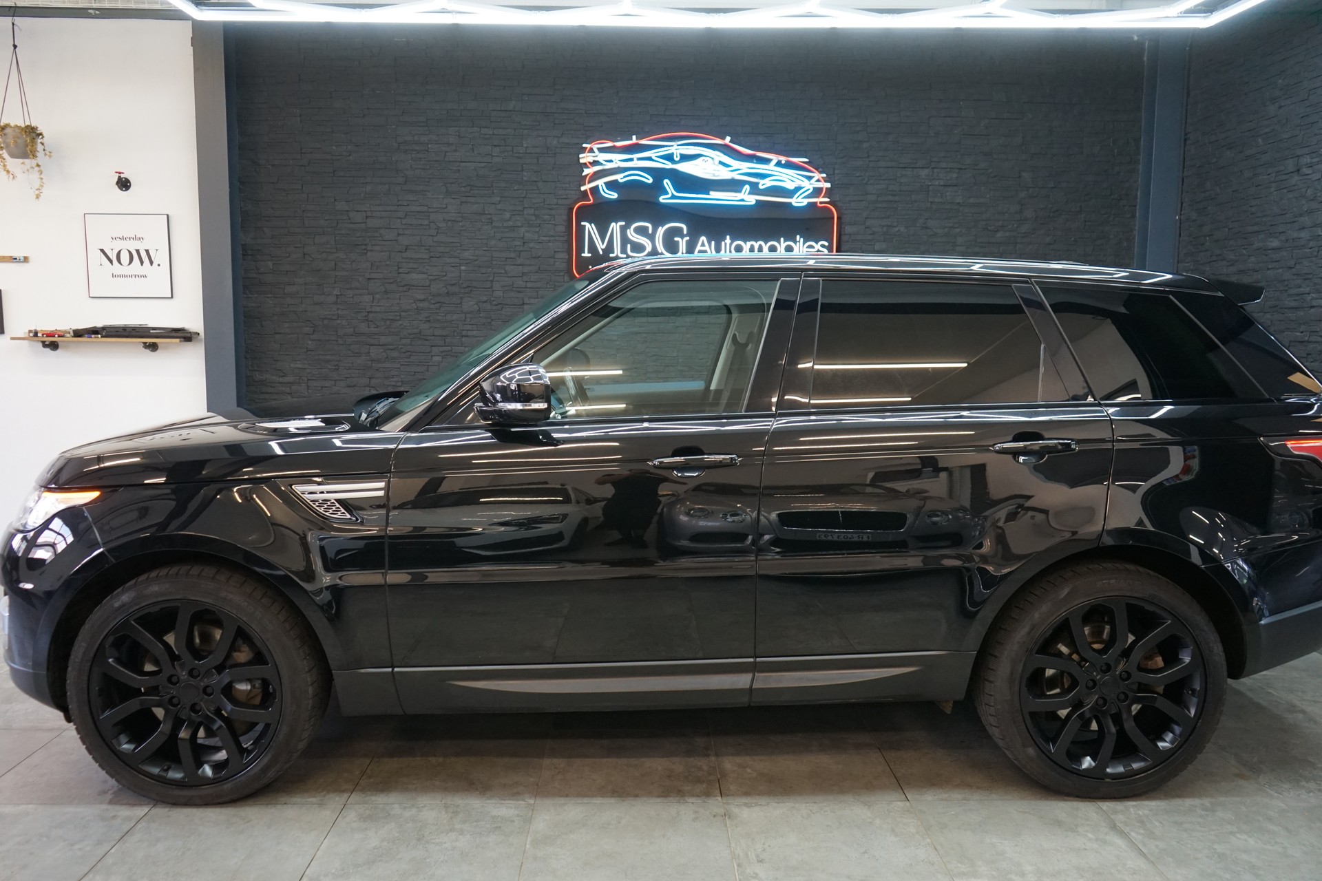 LAND ROVER Range Rover Sport 3.0 SDV6 HSE Automatic-showroom-element-1