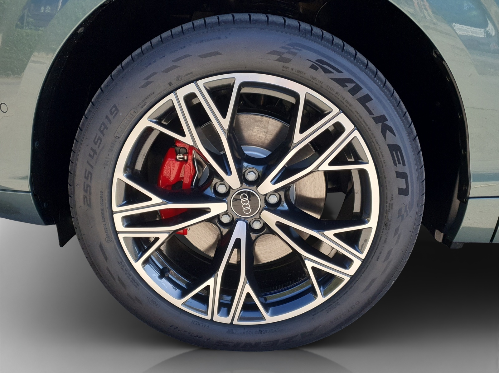 AUDI Q3 SUV e-hybrid 200 kW S tronig-image-13