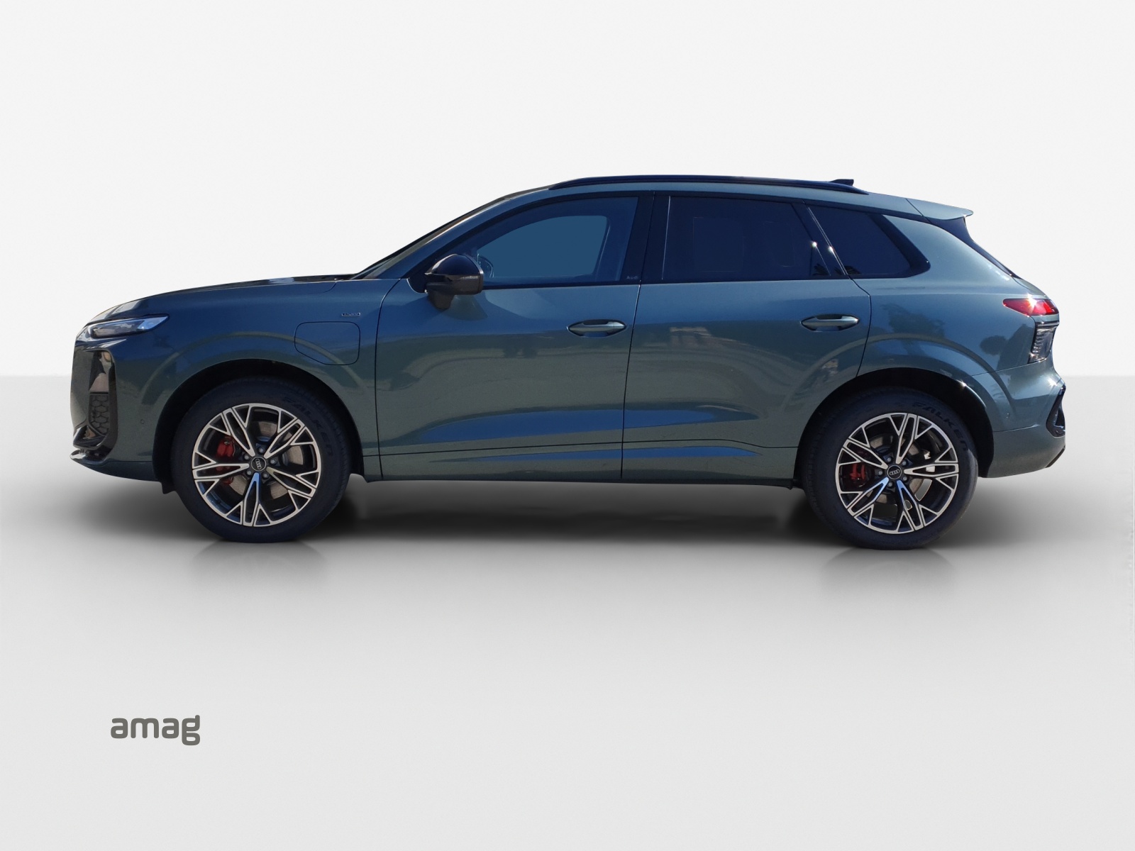 AUDI Q3 SUV e-hybrid 200 kW S tronig-showroom-element-1