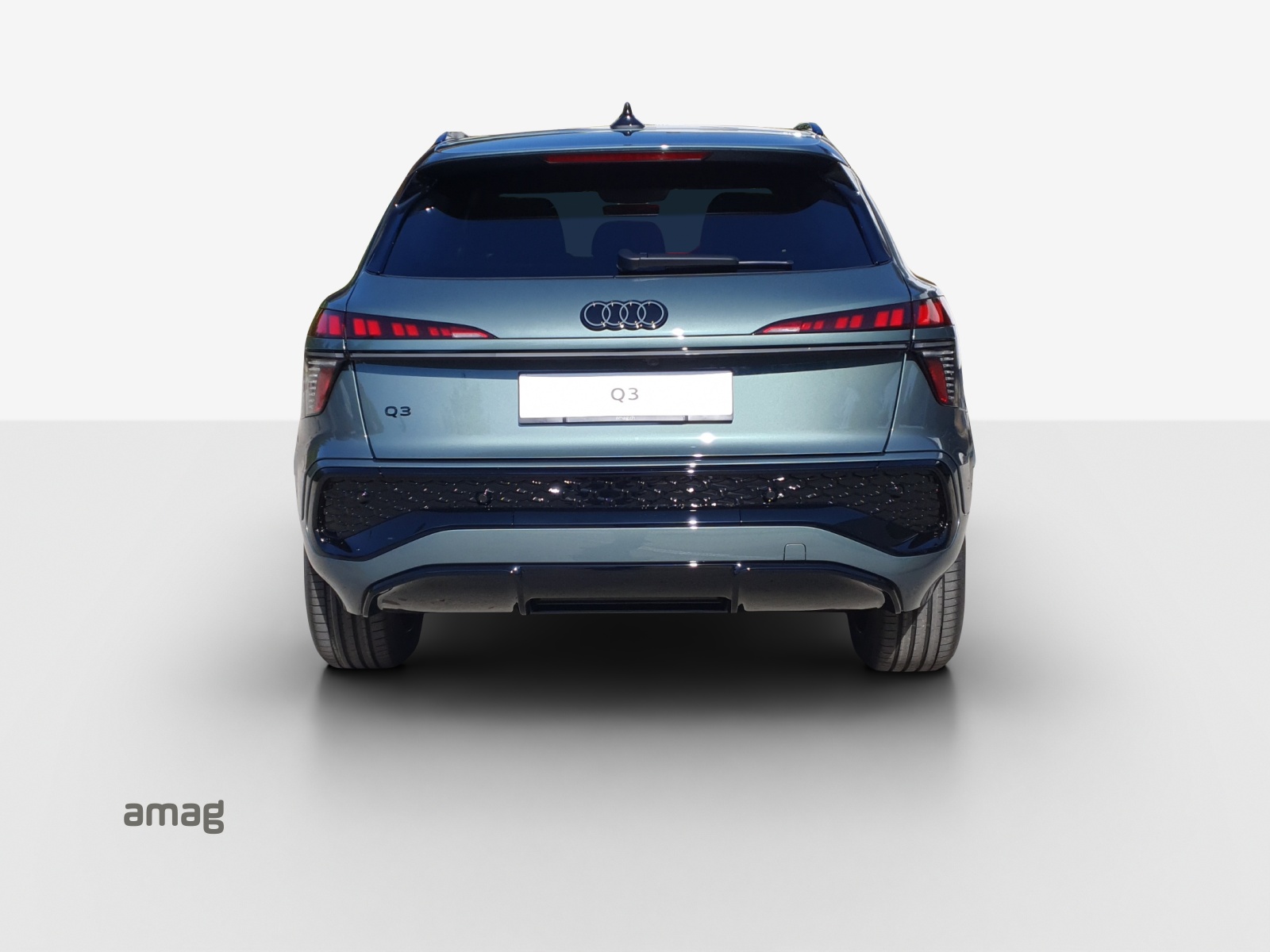 AUDI Q3 SUV e-hybrid 200 kW S tronig-showroom-element-3