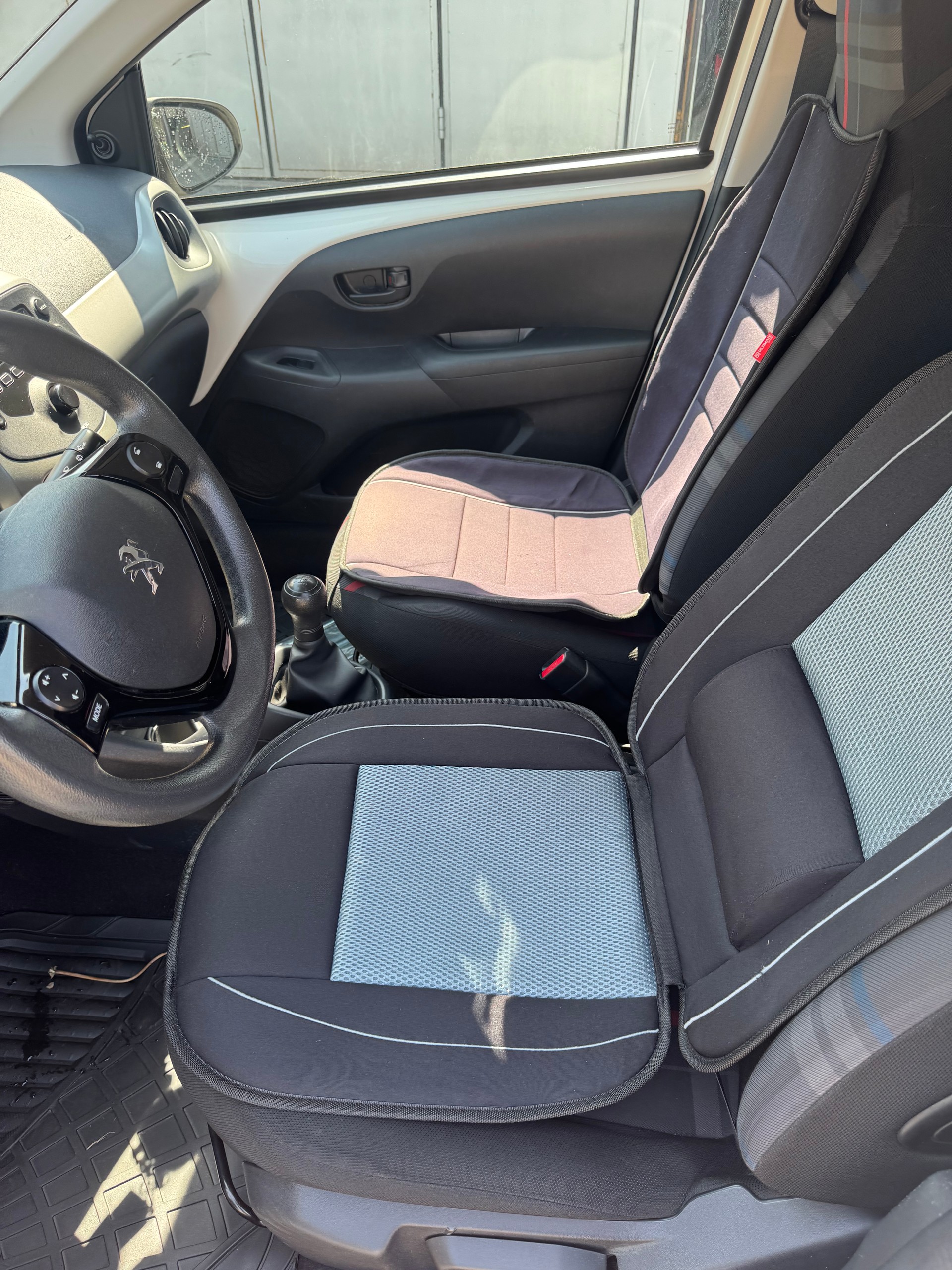 PEUGEOT 108 1.0 VTi Active-image-9