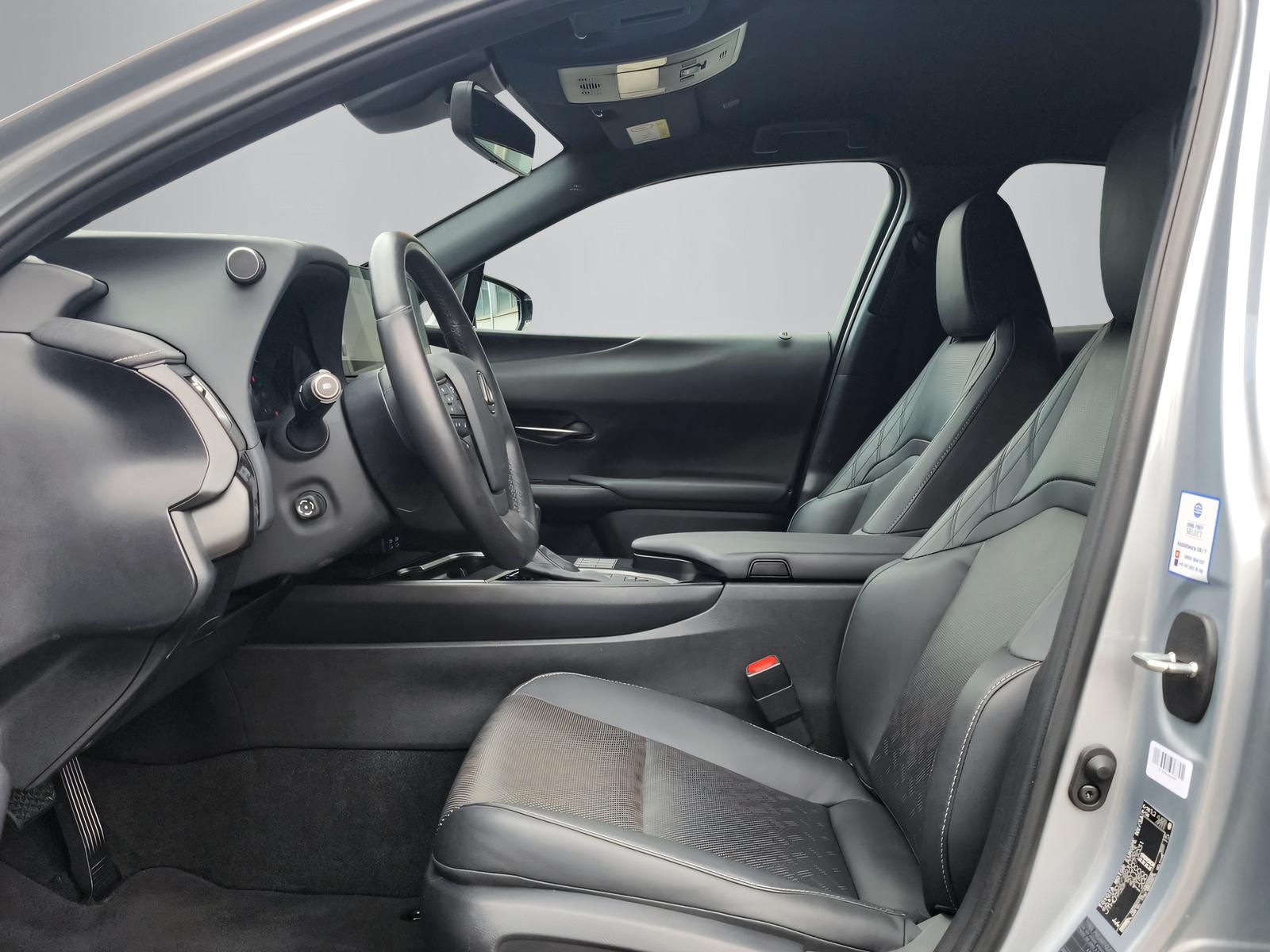 LEXUS UX 250h Comfort-showroom-element-3