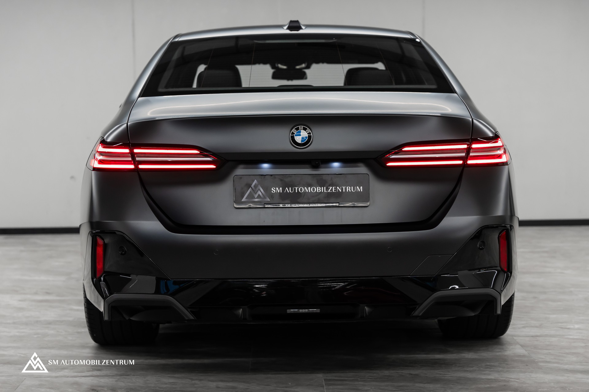 BMW 540d xDrive 48V M Sport / Frozen Grey / Sitzbelüftung / Head Up / 360° / Werksgarantie-image-11