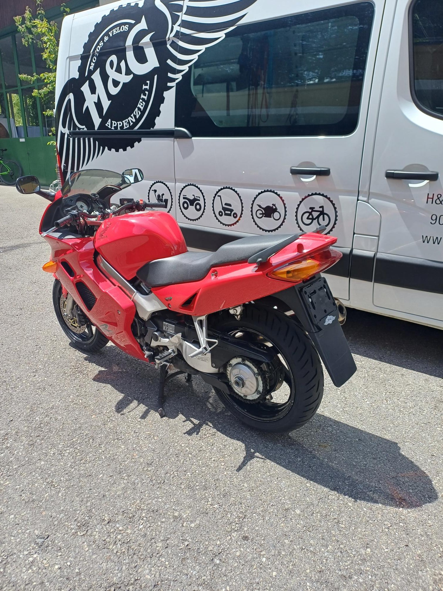 HONDA VFR 800 FI-image-2
