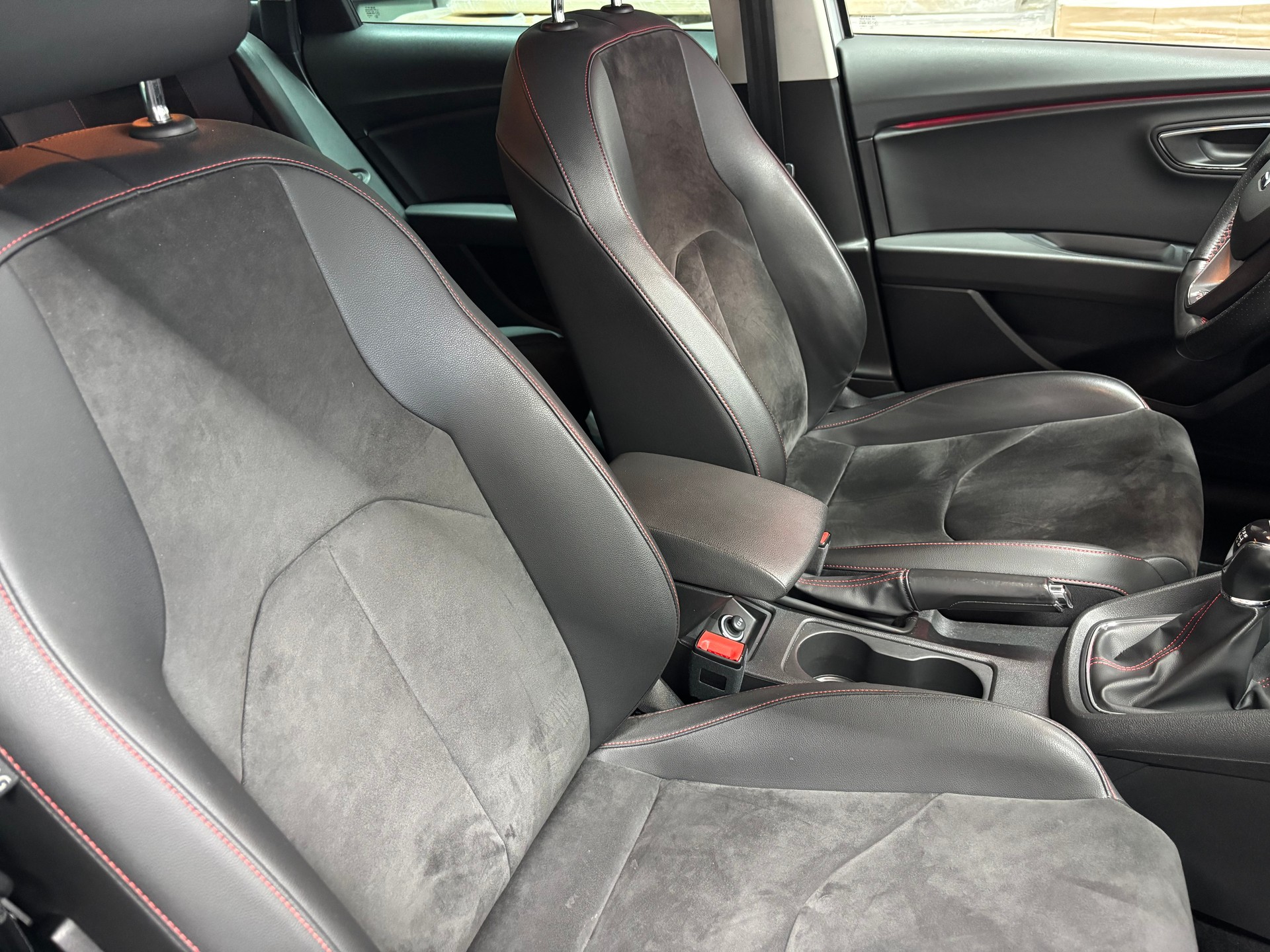 SEAT Leon ST 2.0 TDI FR Line 4Drive-image-10