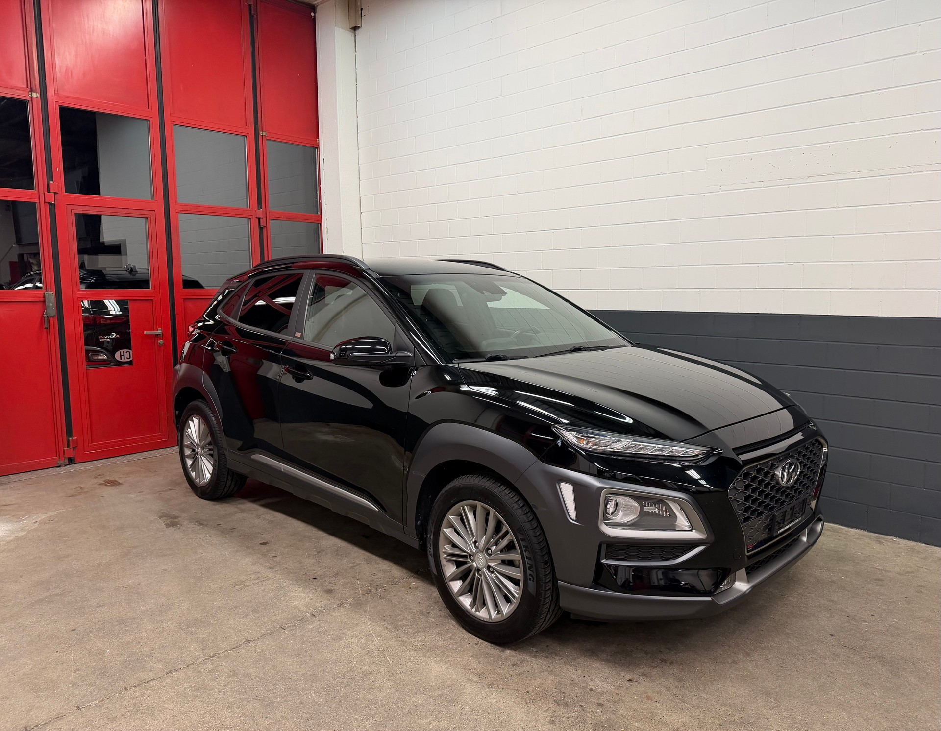 HYUNDAI Kona 1.6 T-GDi Amplia 4WD DCT //NEU AB MFK!