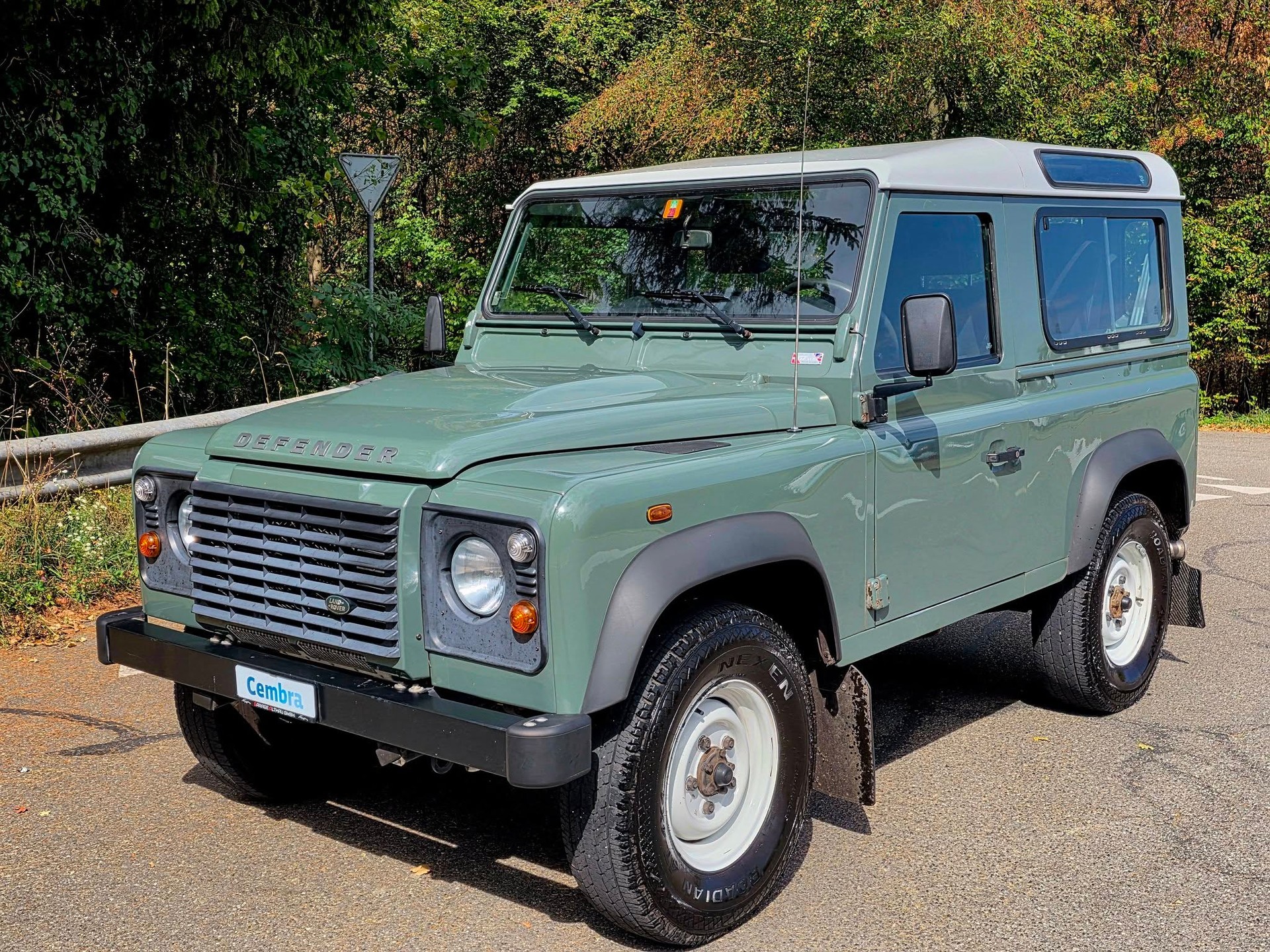 LAND ROVER Defender 90 2.2 TD4 67 Years Edition