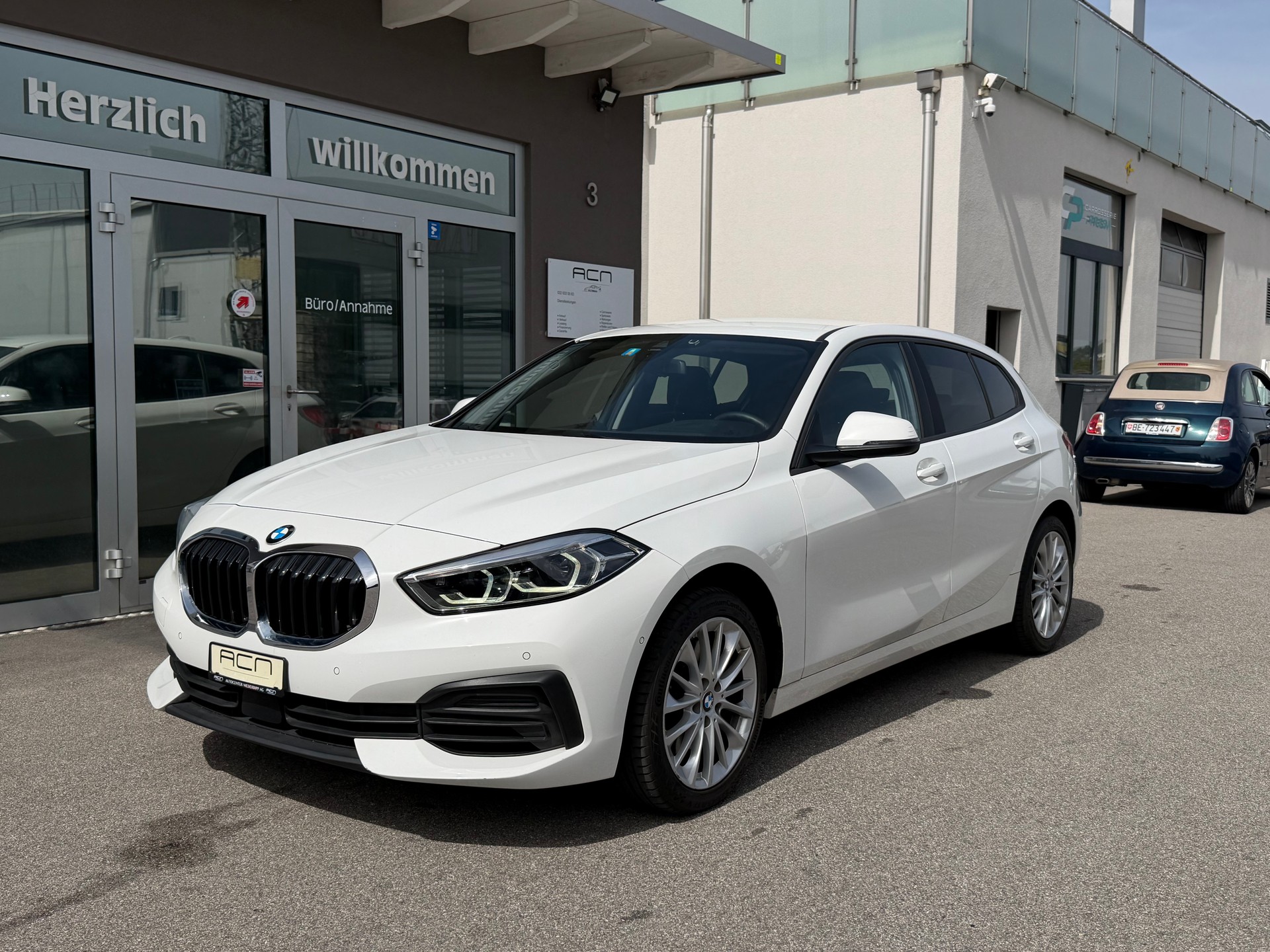 BMW 120i Steptronic-showroom-element-2